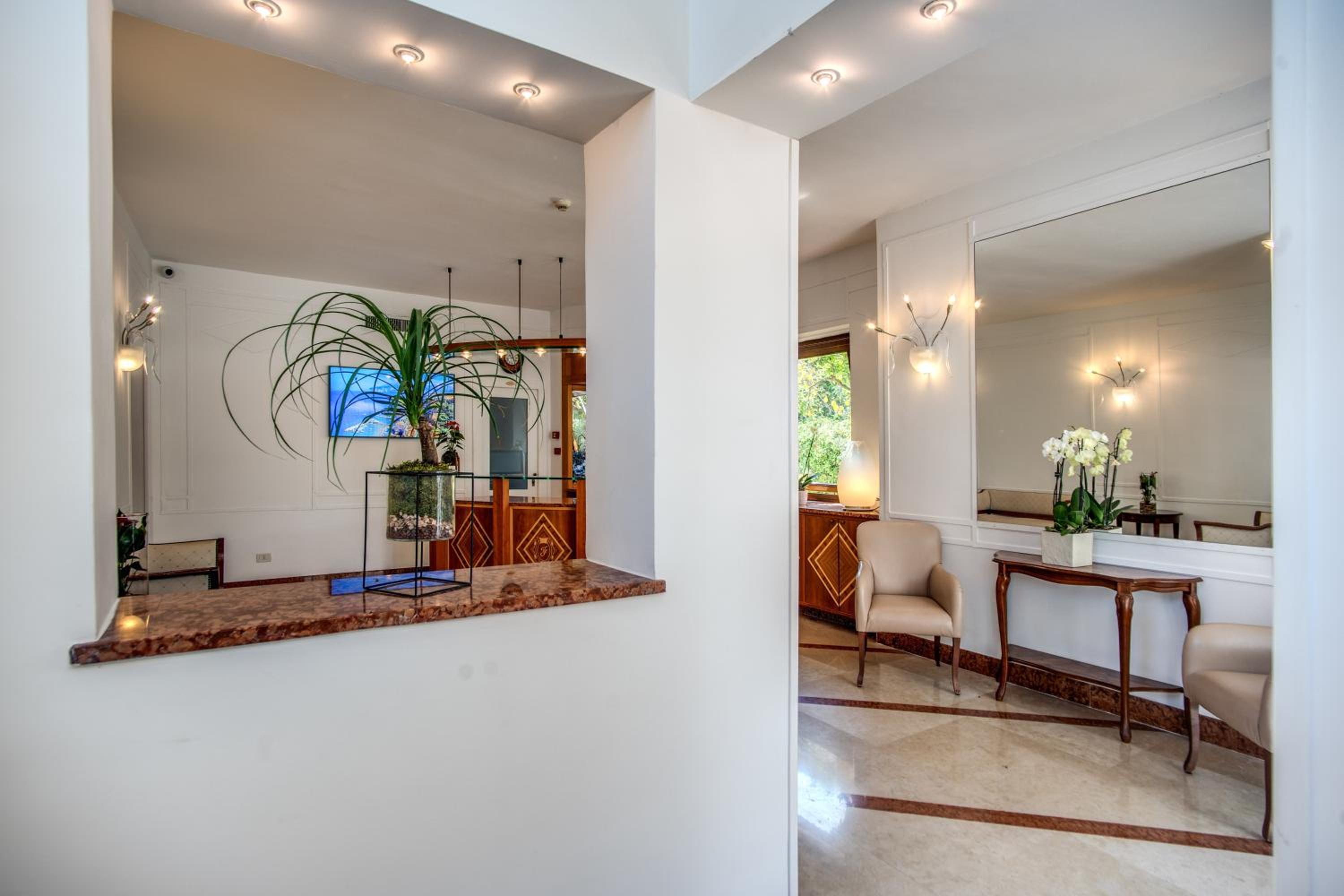 Hotel Florida - Image 1