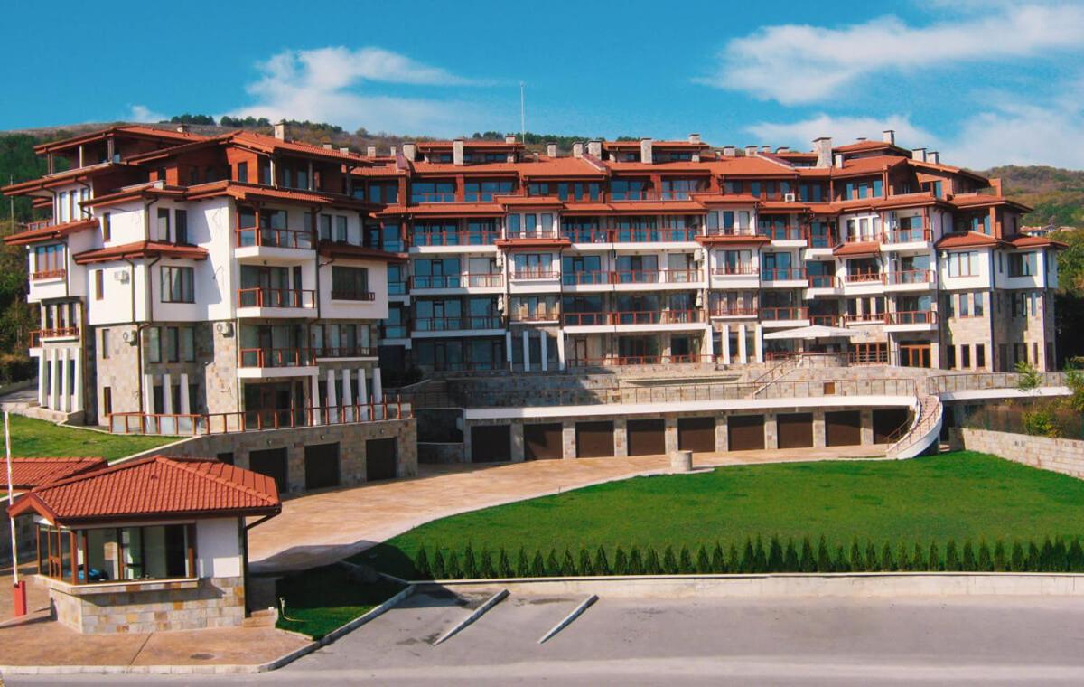 Balchik Vacations - Guest Apartment Vladi in Garden Palace Complex - Property Image 1