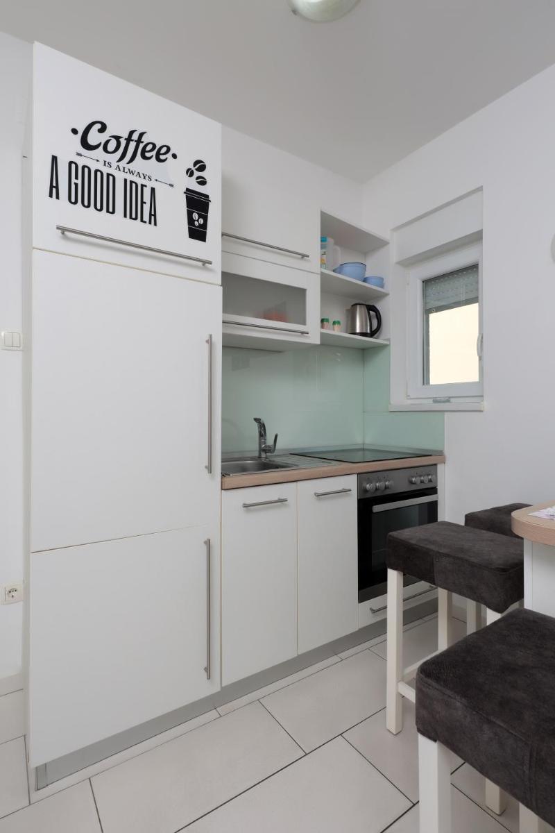 Central Apartment with Jacuzzi view 4