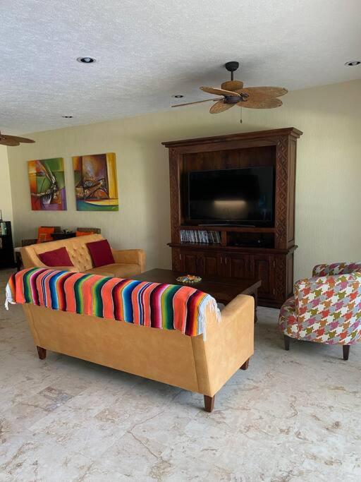 Waterfront 3 Bedroom Spacious Condo — photo 4