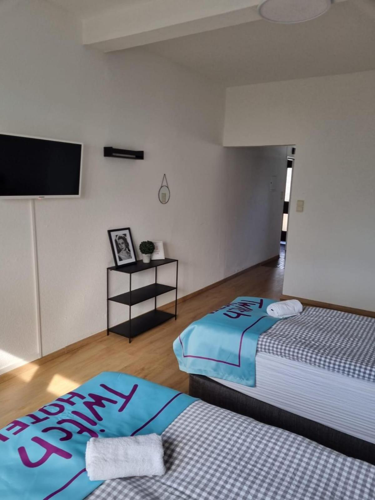 Twitch Appartments en Achim — hotel room