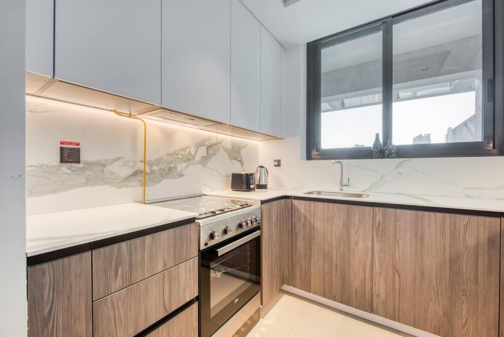 New 2 bed with gym, pool, yoga and private terrace