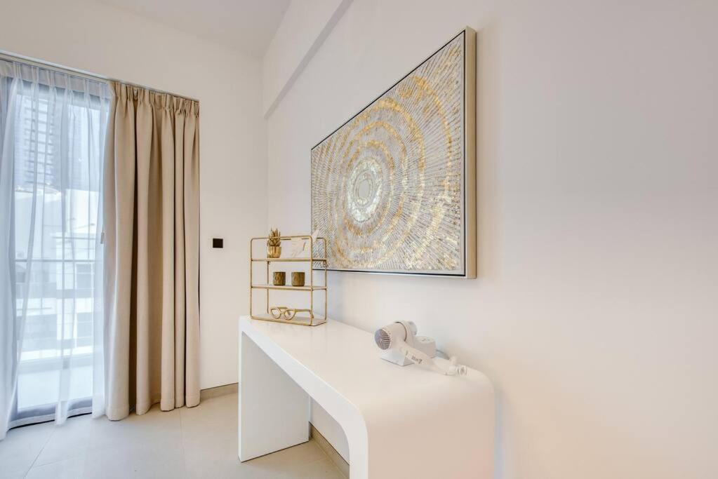 New 2 bed with gym, pool, yoga and private terrace