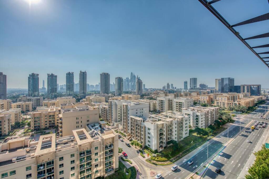 New 2 bed with gym, pool, yoga and private terrace