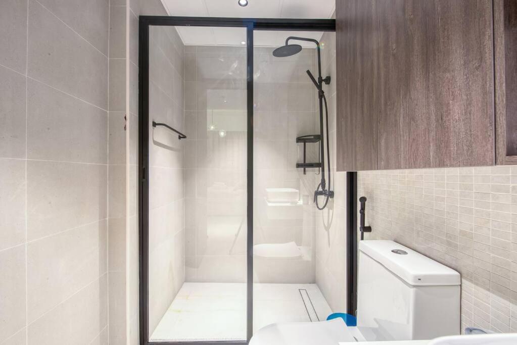 New 2 bed with gym, pool, yoga and private terrace