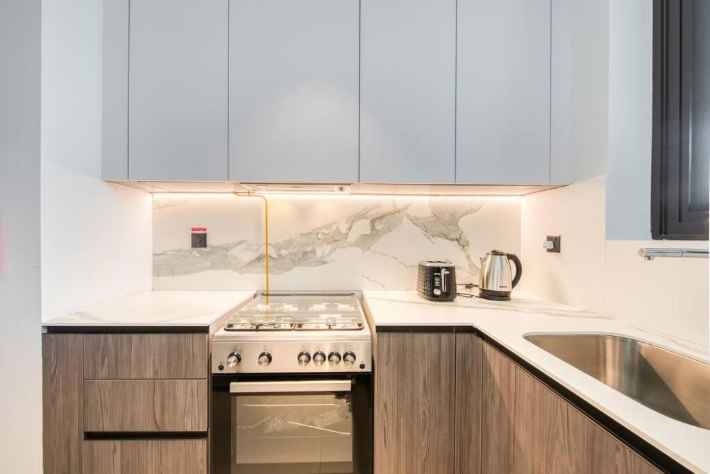 New 2 bed with gym, pool, yoga and private terrace
