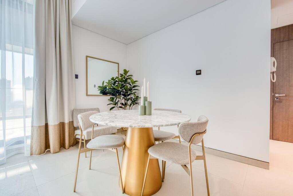 New 2 bed with gym, pool, yoga and private terrace