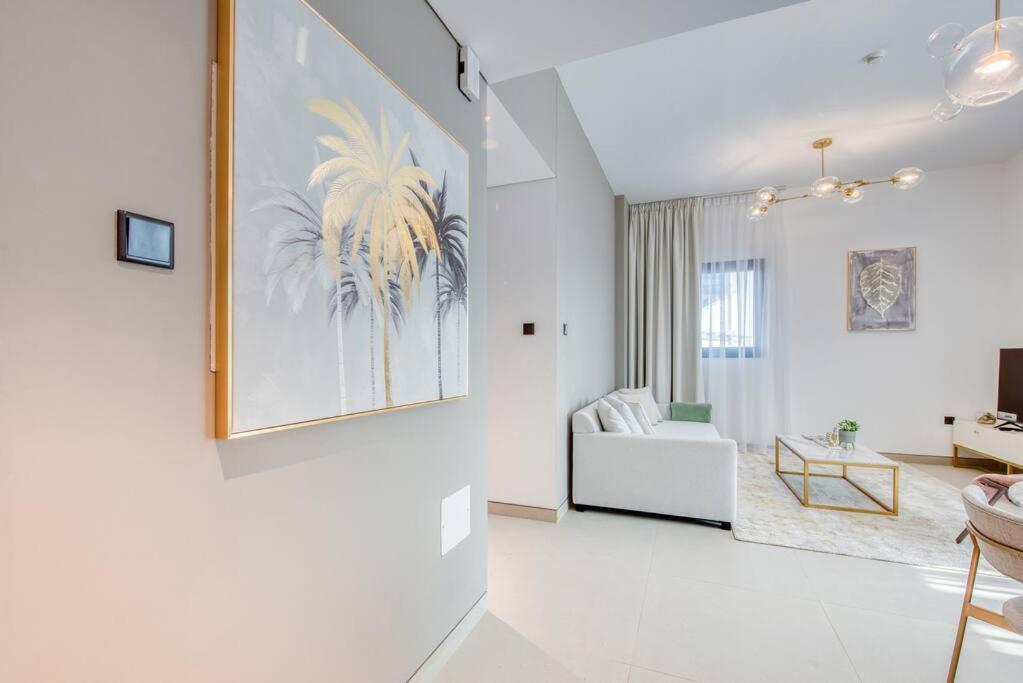 New 2 bed with gym, pool, yoga and private terrace