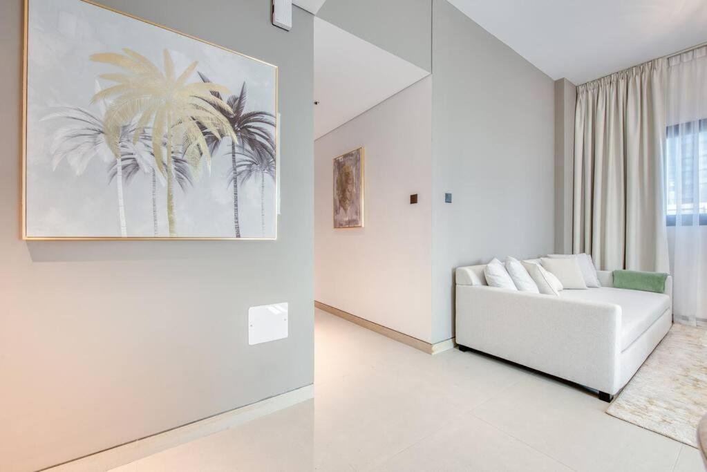 New 2 bed with gym, pool, yoga and private terrace