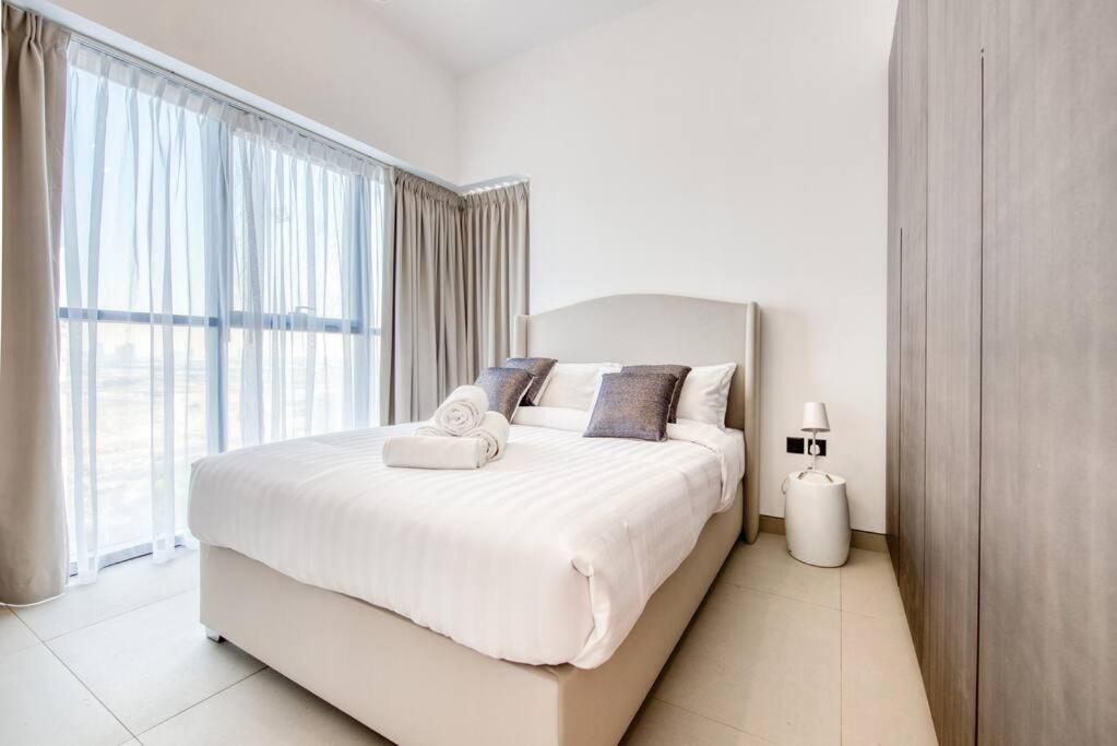 New 2 bed with gym, pool, yoga and private terrace