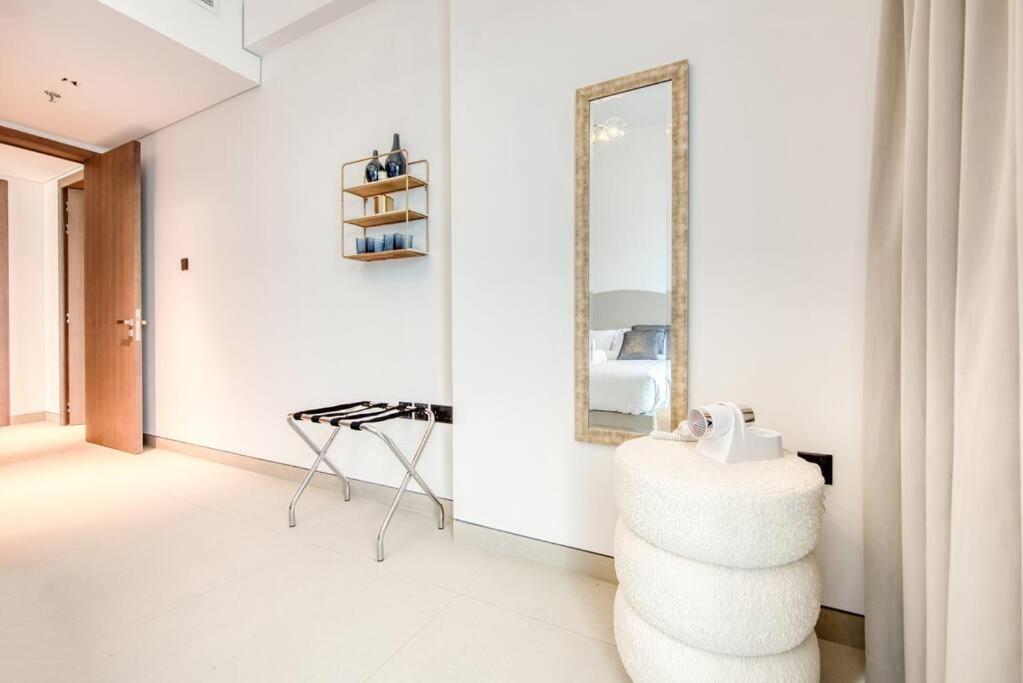 New 2 bed with gym, pool, yoga and private terrace