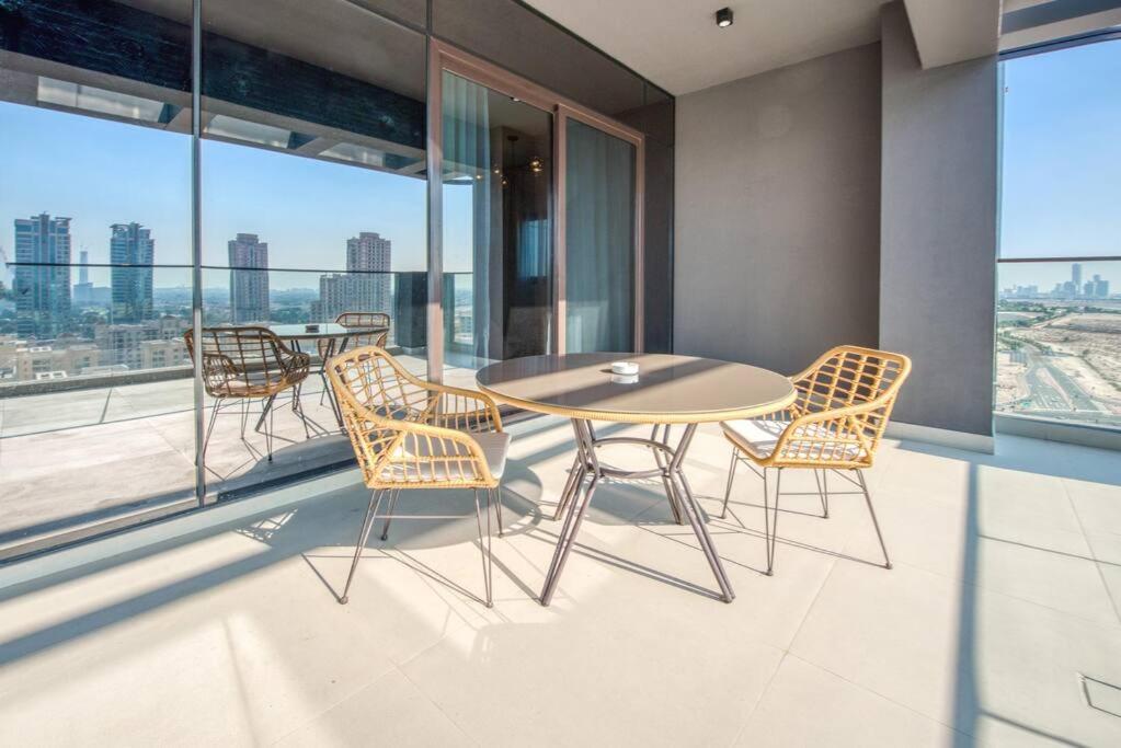 New 2 bed with gym, pool, yoga and private terrace