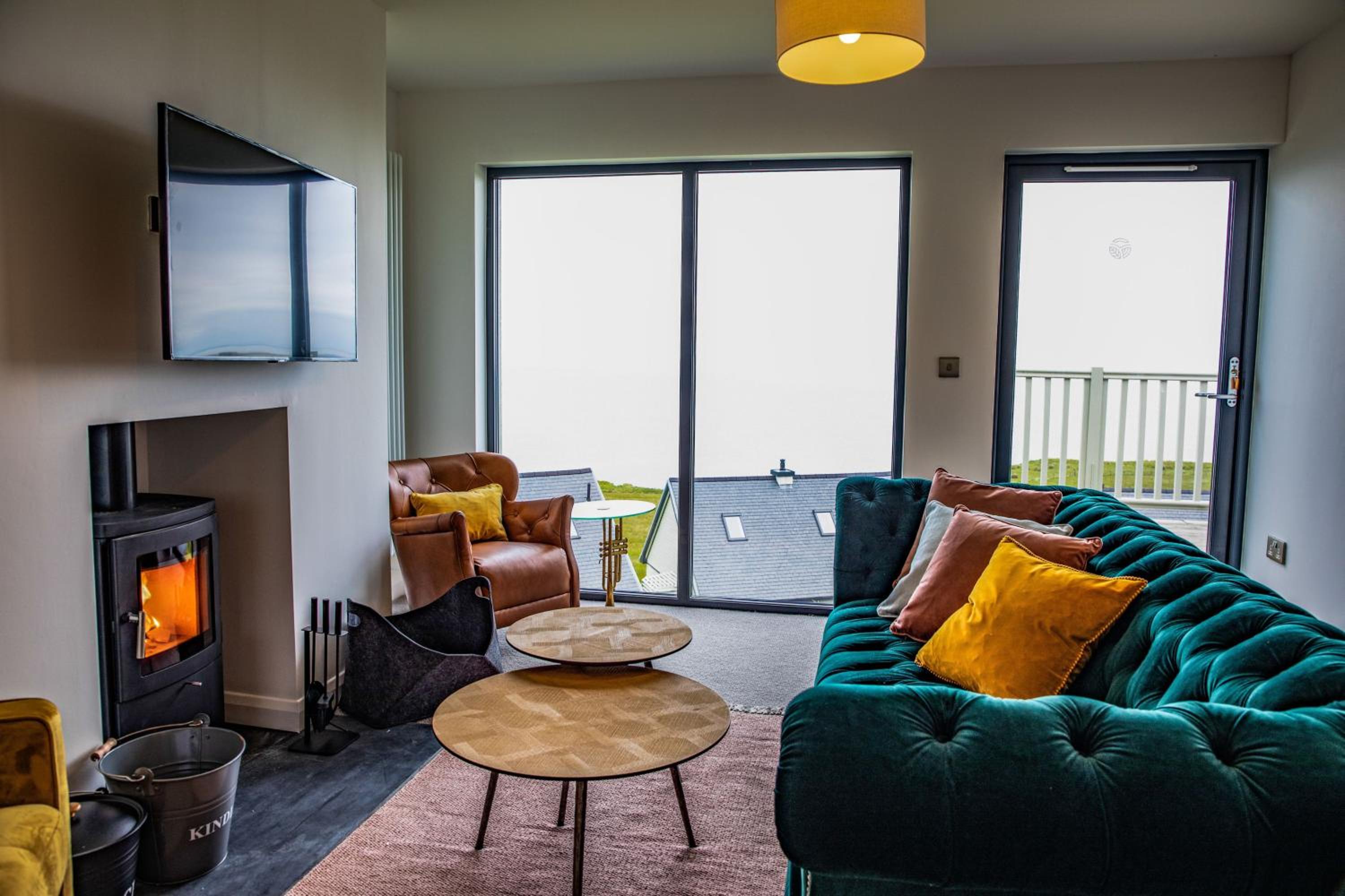Residence 6 by Together Travel - Luxury 2-Bed Penthouse Apartment view 5