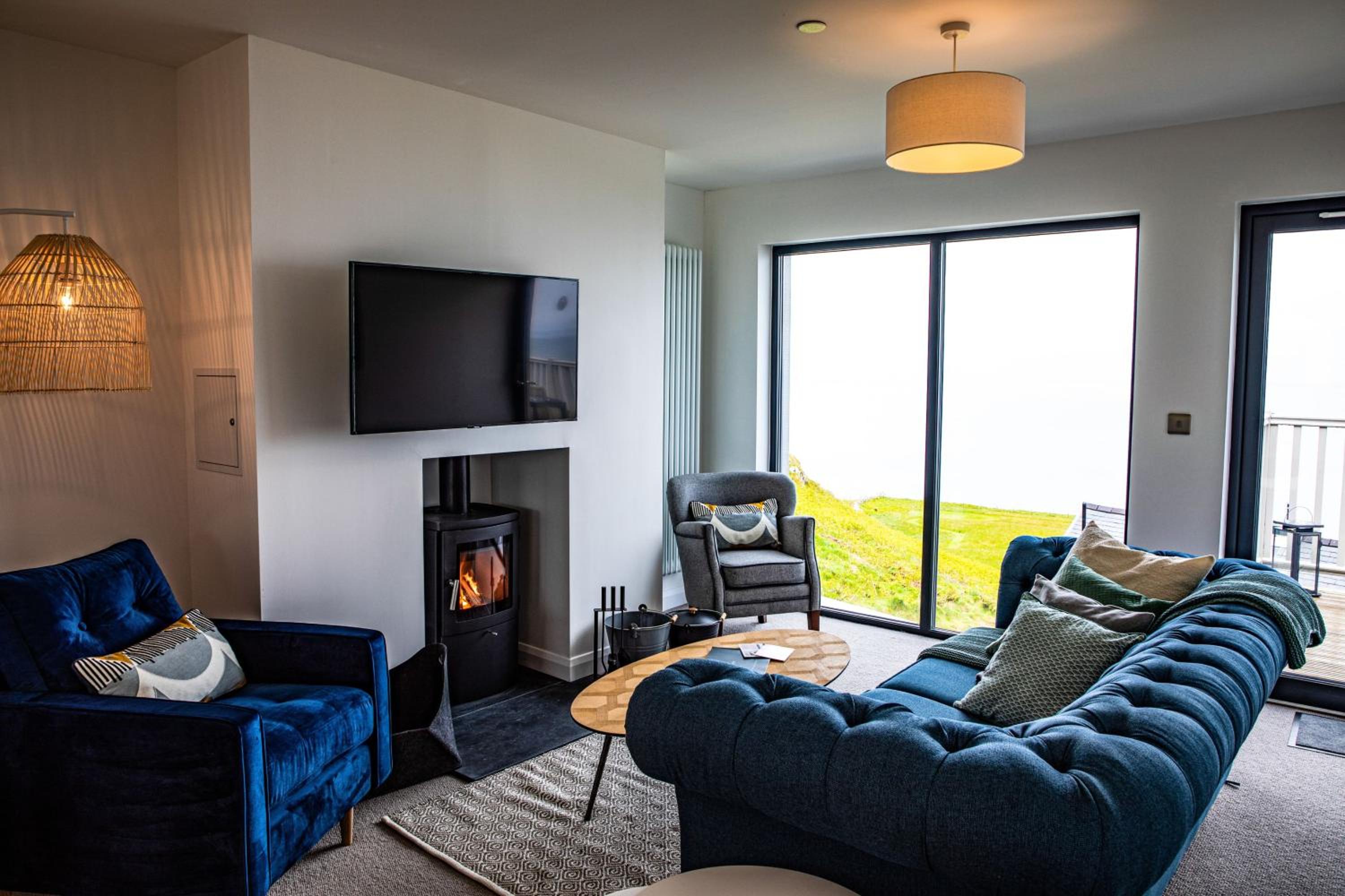 Residence 10 by Together Travel - Luxury 2-Bed Penthouse Apartment view 2