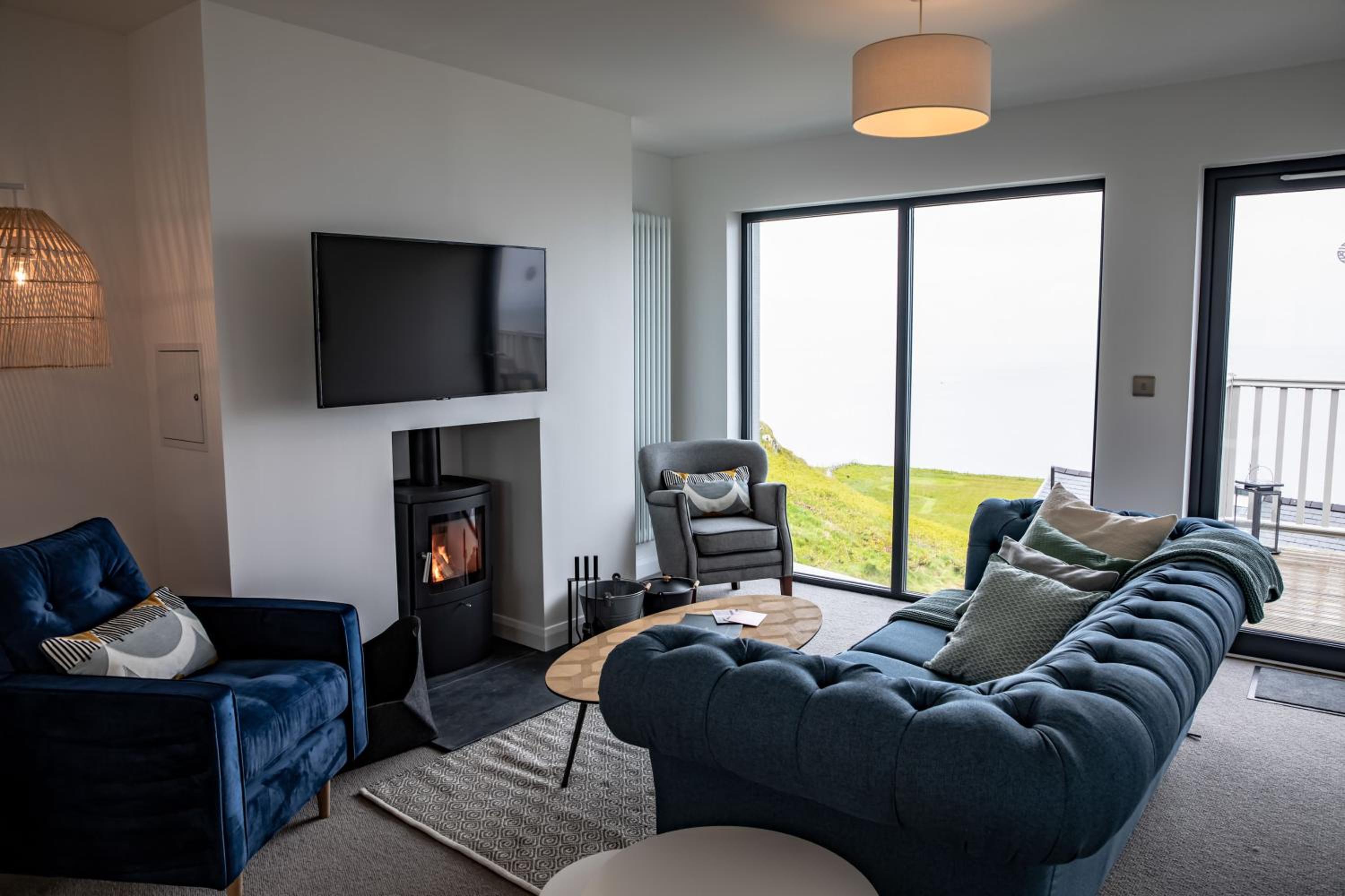 Residence 10 by Together Travel - Luxury 2-Bed Penthouse Apartment view 3