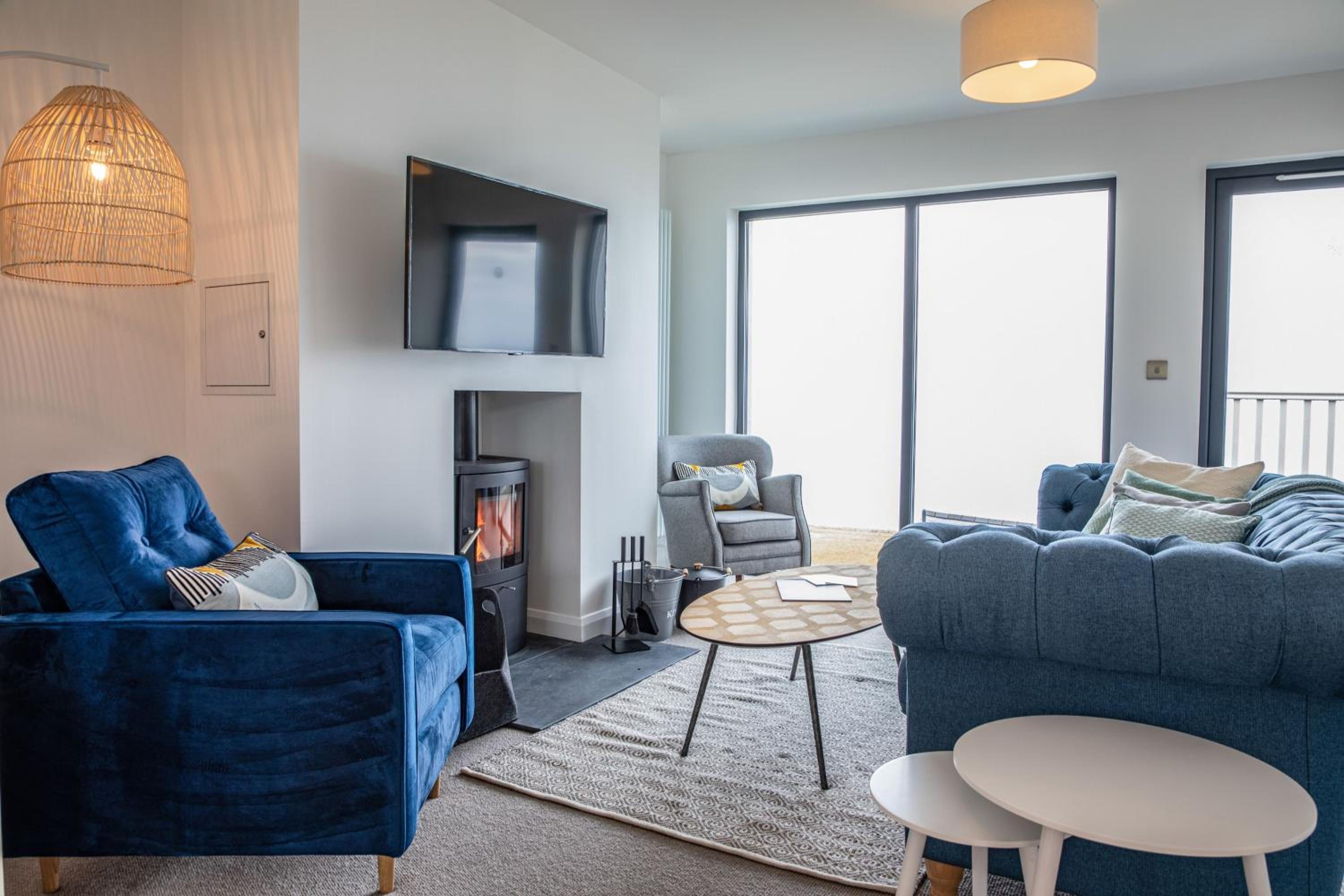Residence 10 by Together Travel - Luxury 2-Bed Penthouse Apartment view 4