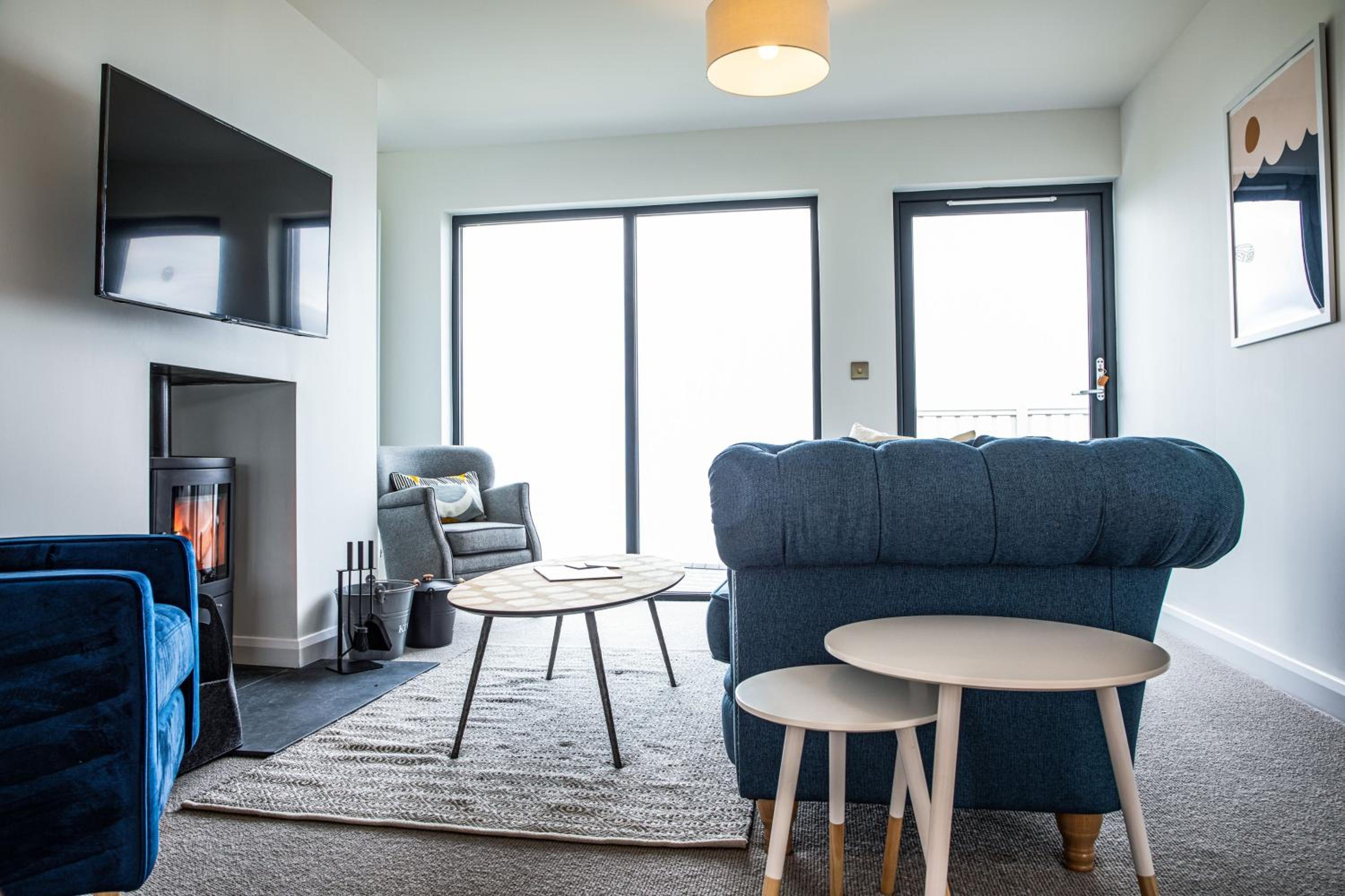 Residence 10 by Together Travel - Luxury 2-Bed Penthouse Apartment view 5