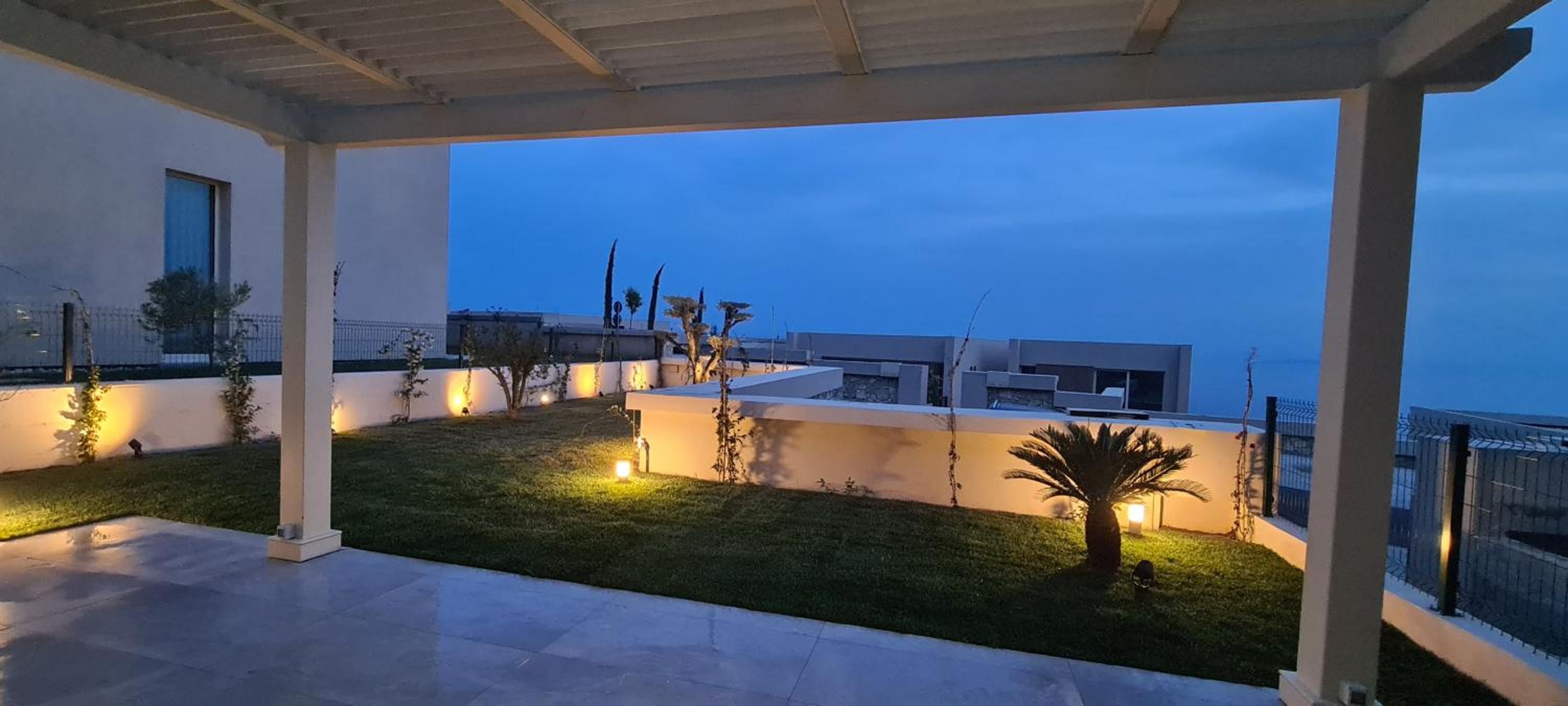 Salt n Blue Villa Palase