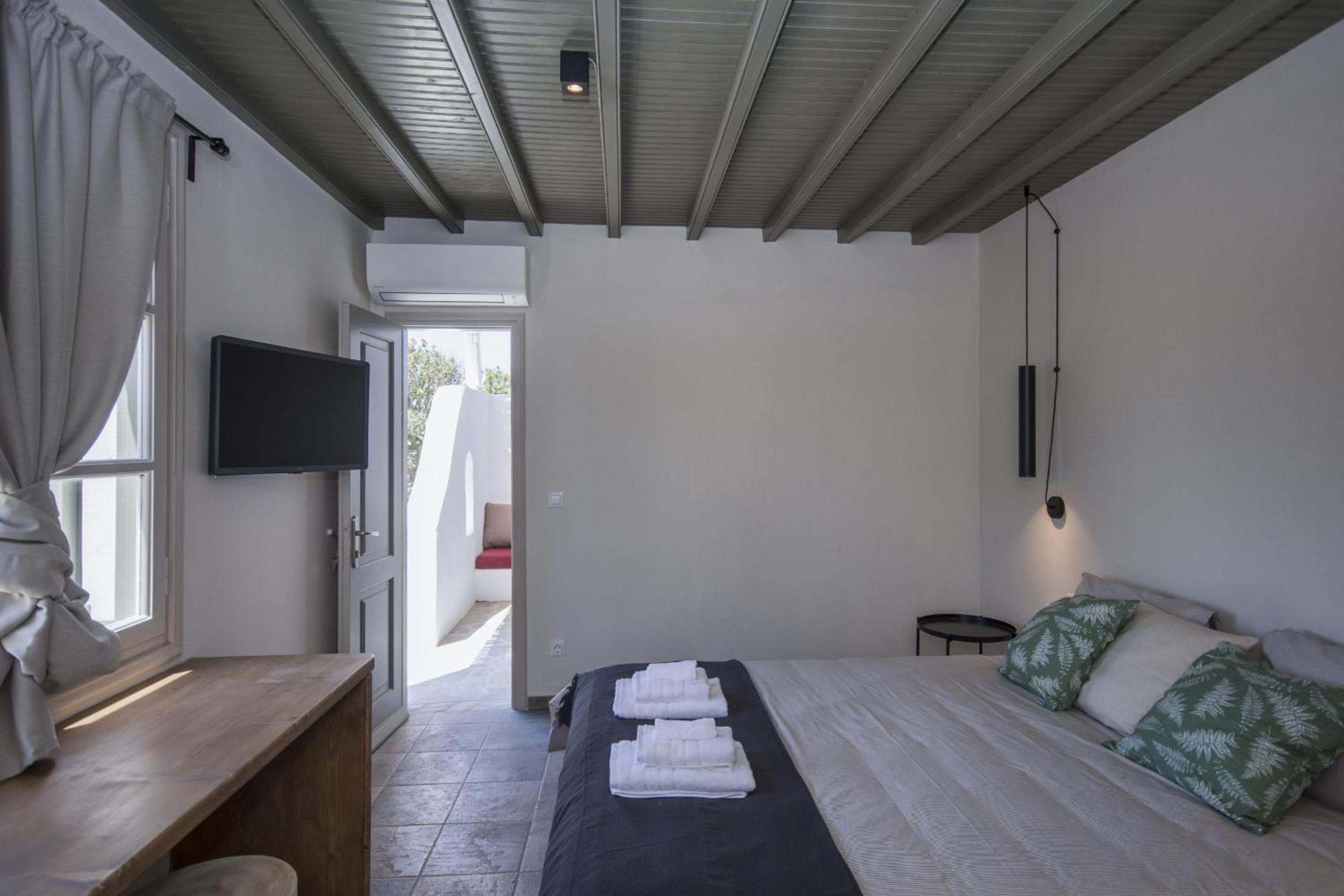 Mykonos Traditional Home Tavros view 4