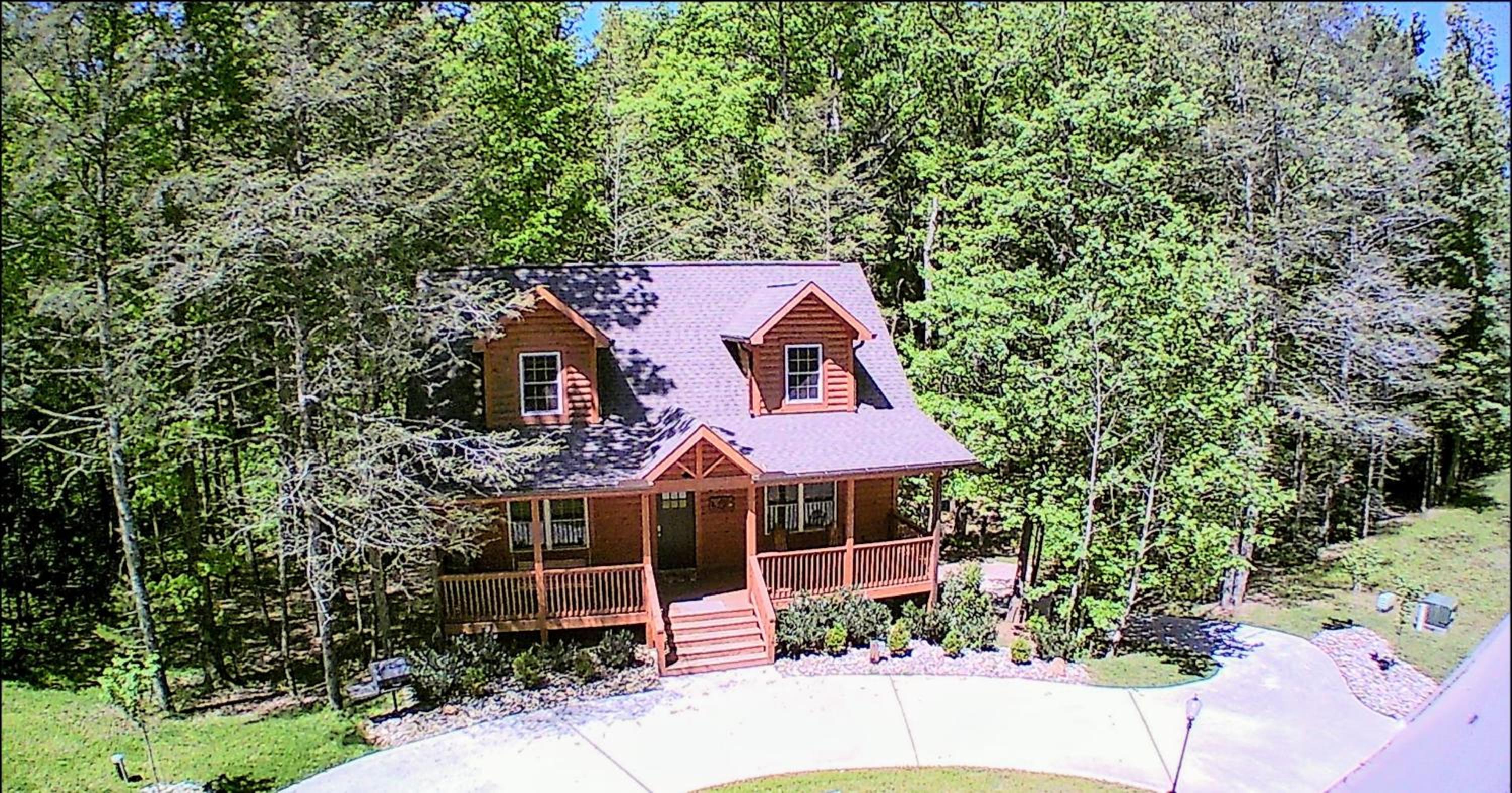 FREE Tickets! Hidden Cove CabinEV Charger, Hot Tub, Fire Pit, in Peaceful Wears Valley view 5