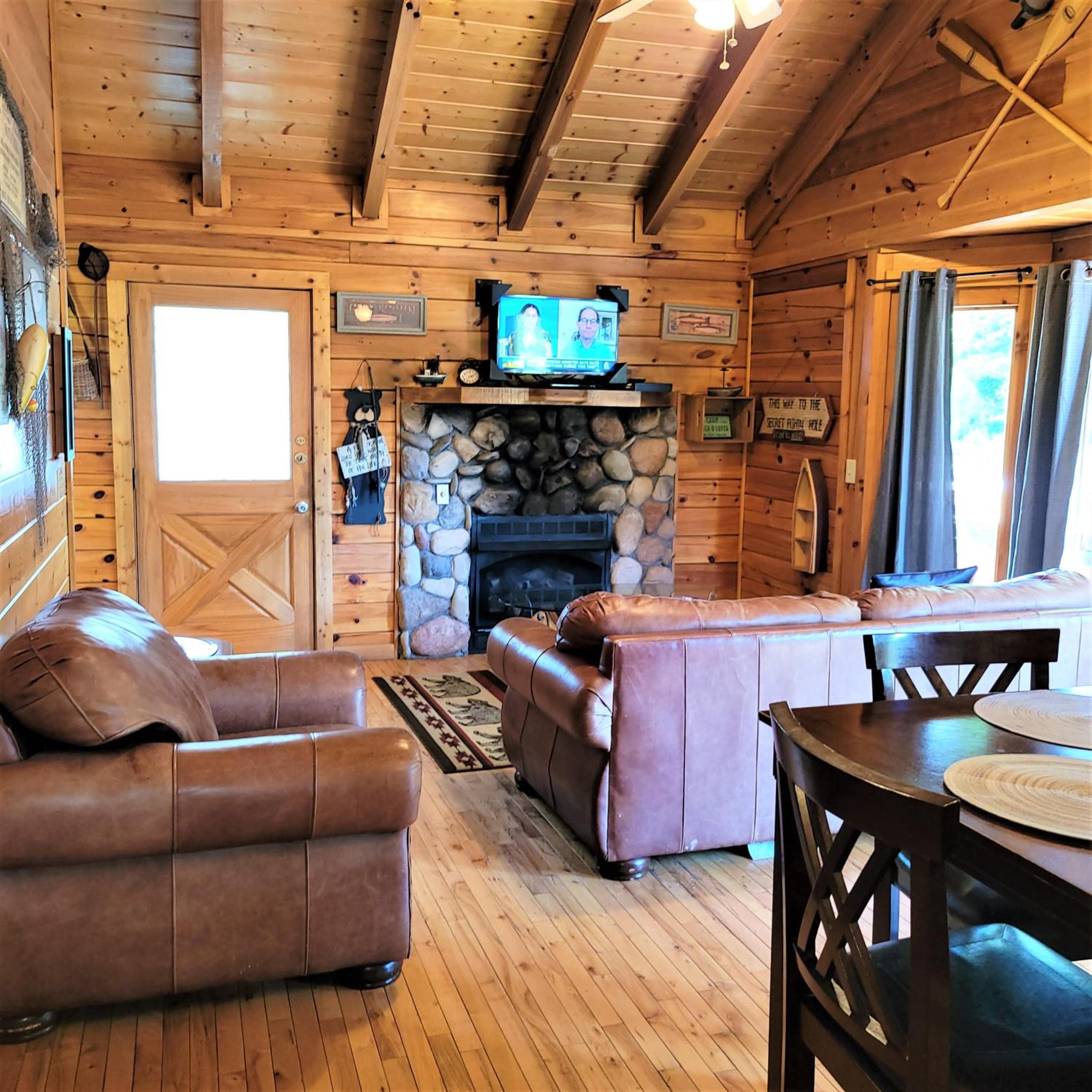Free Tickets & Easy Parkway Access - Skinny Dippin'-Cozy Riverfront Log Cabin-Dogs OK wfee view 3