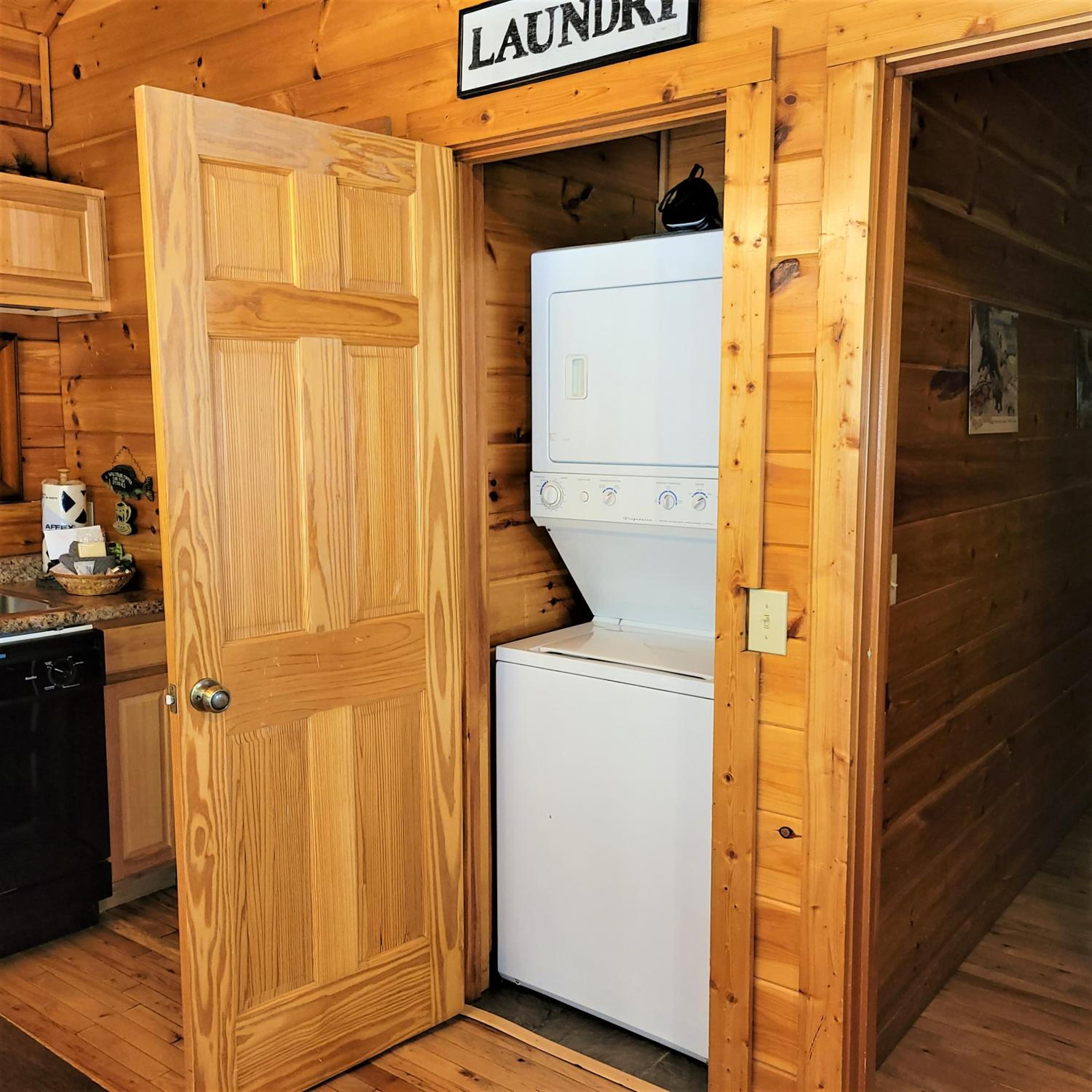 Free Tickets & Easy Parkway Access - Skinny Dippin'-Cozy Riverfront Log Cabin-Dogs OK wfee view 5