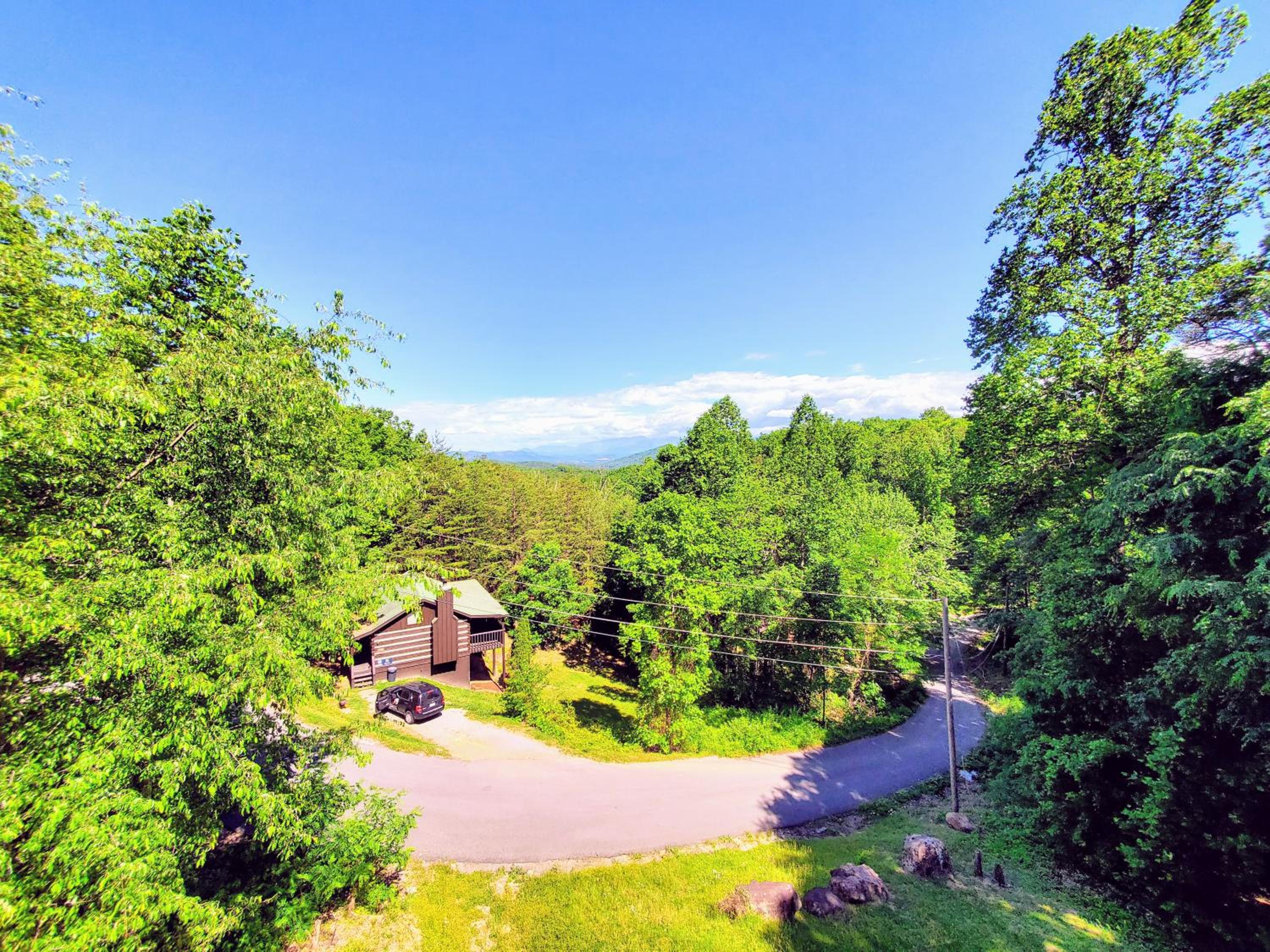Free Daily Tickets Hot Tub 3BR Cabin w Game Loft & Views close to Pigeon Forge & Dollywood view 3