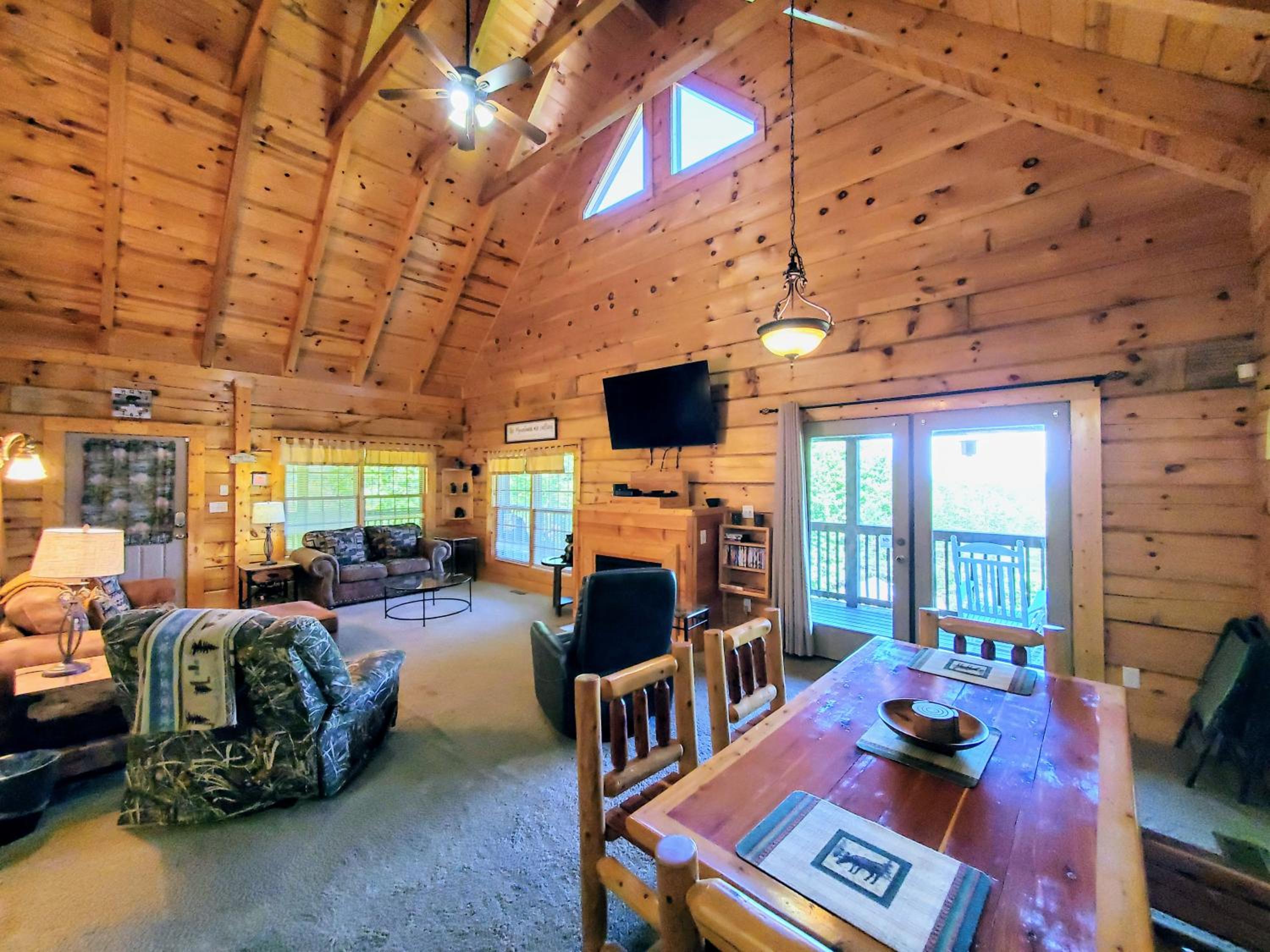 Free Daily Tickets Hot Tub 3BR Cabin w Game Loft & Views close to Pigeon Forge & Dollywood view 4