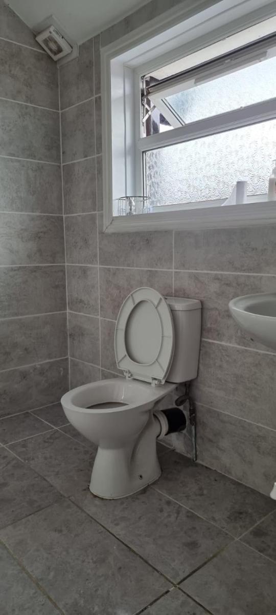 3 bed bedroom house with garden view 3