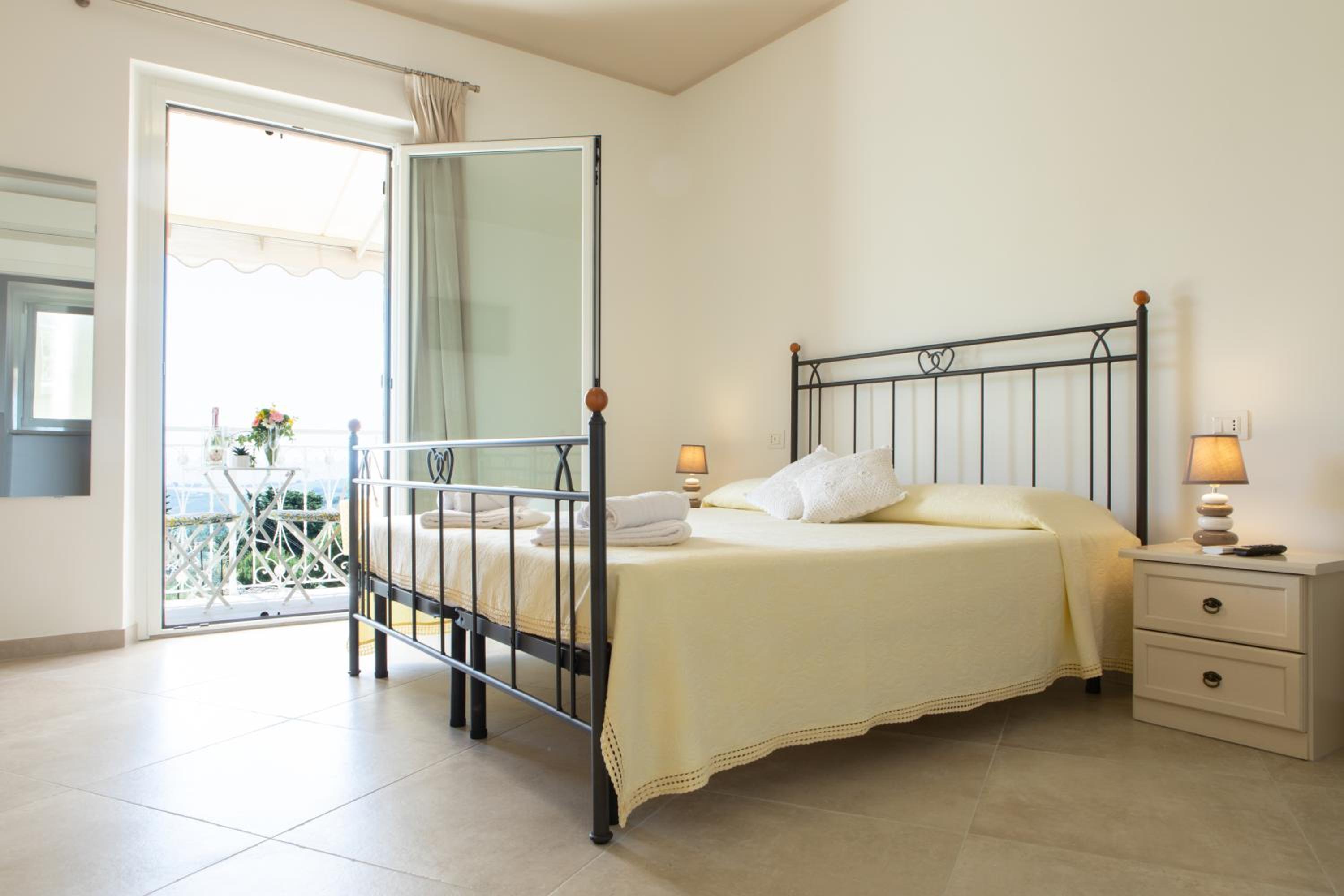 FONTE D'OLIO CONERO RELAIS