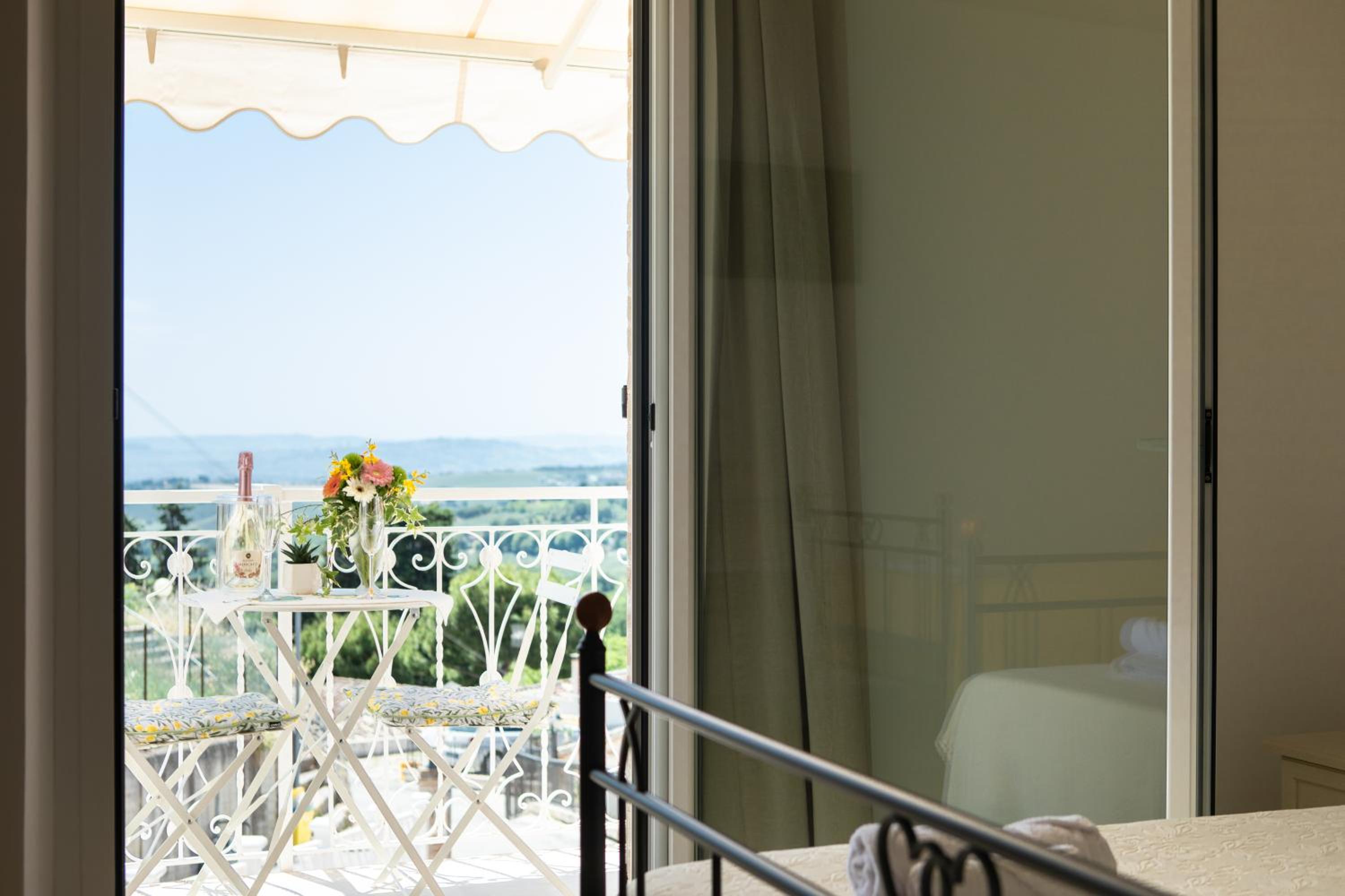 FONTE D'OLIO CONERO RELAIS