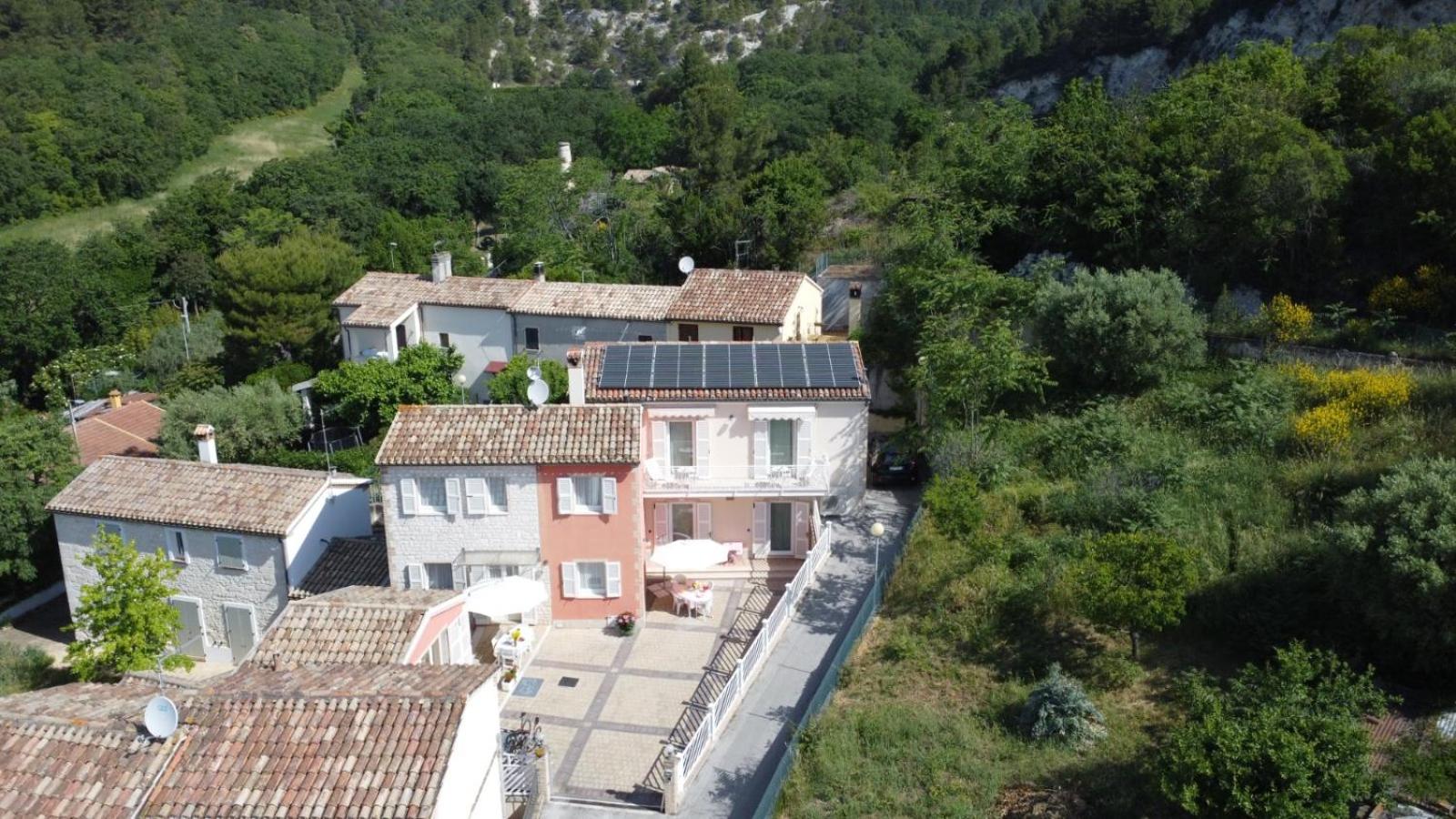 FONTE D'OLIO CONERO RELAIS