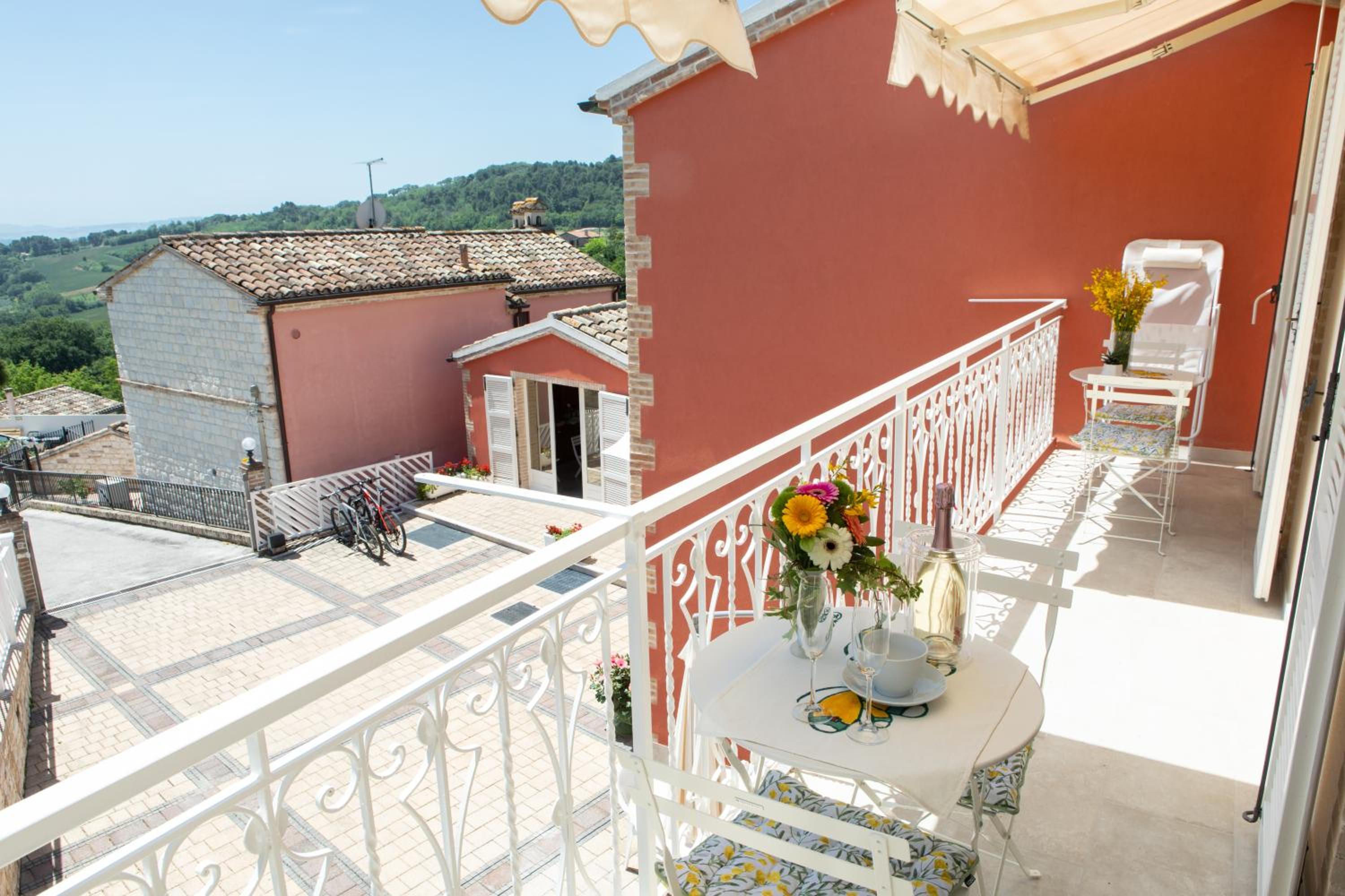 FONTE D'OLIO CONERO RELAIS