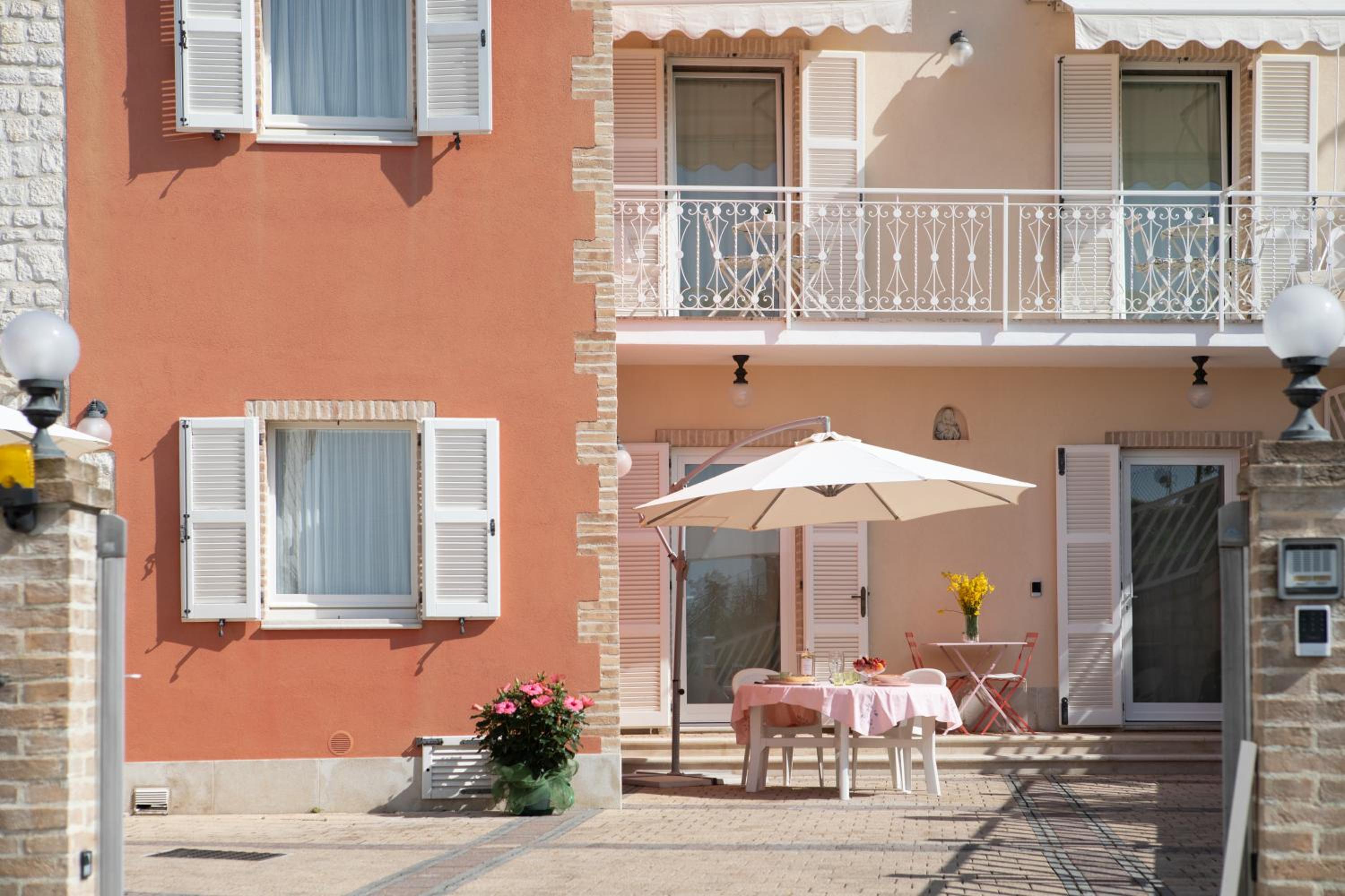 FONTE D'OLIO CONERO RELAIS