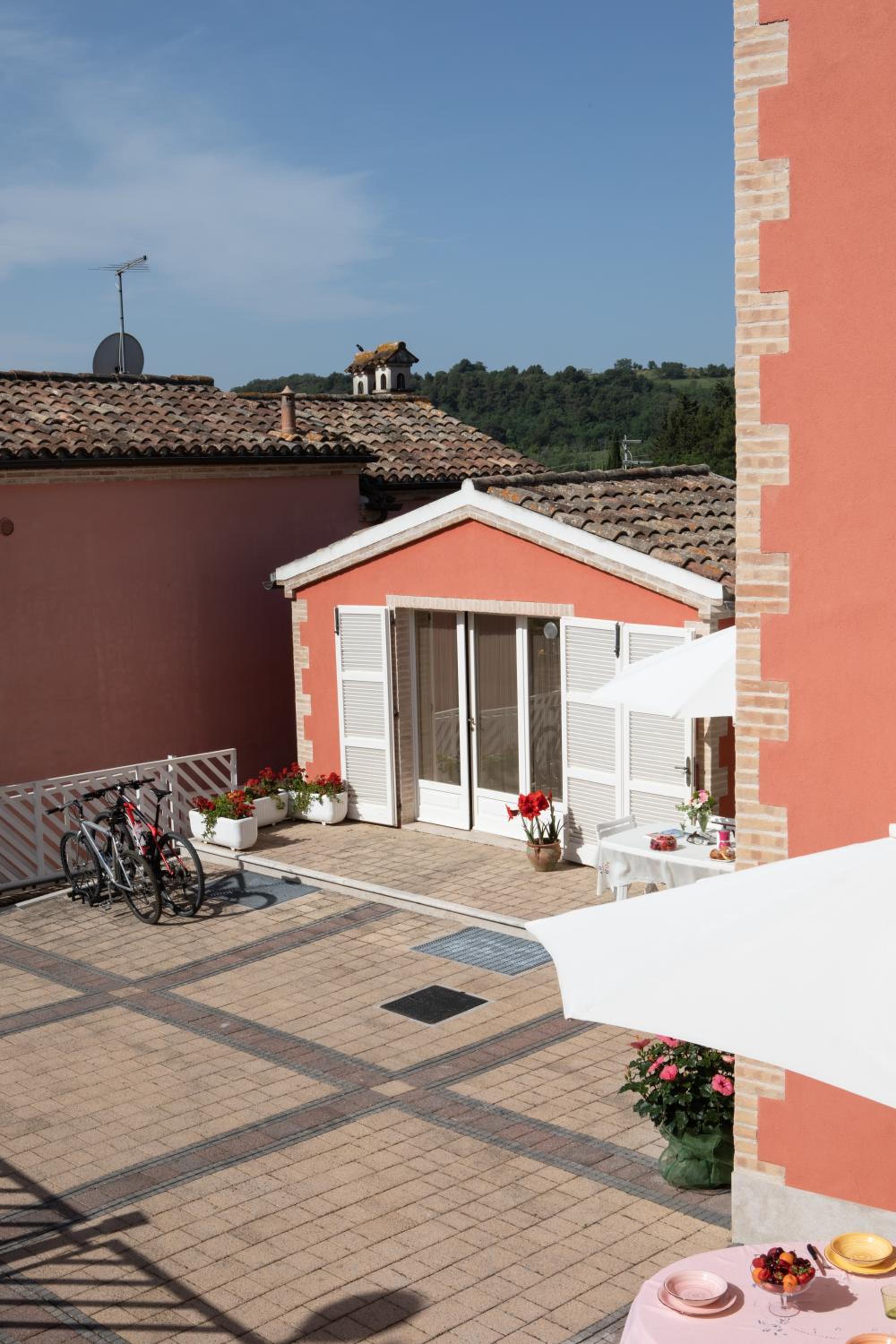 FONTE D'OLIO CONERO RELAIS