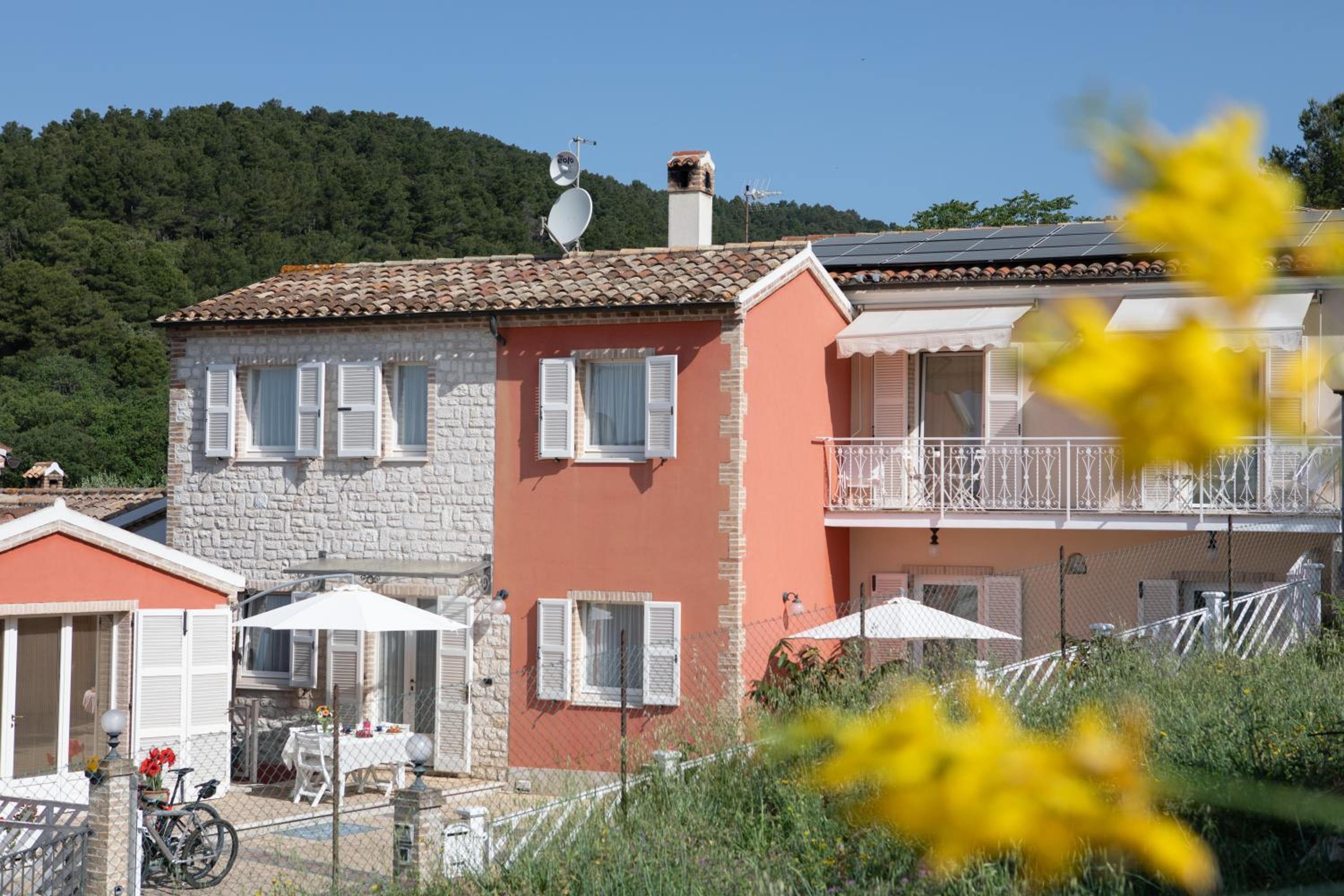 FONTE D'OLIO CONERO RELAIS