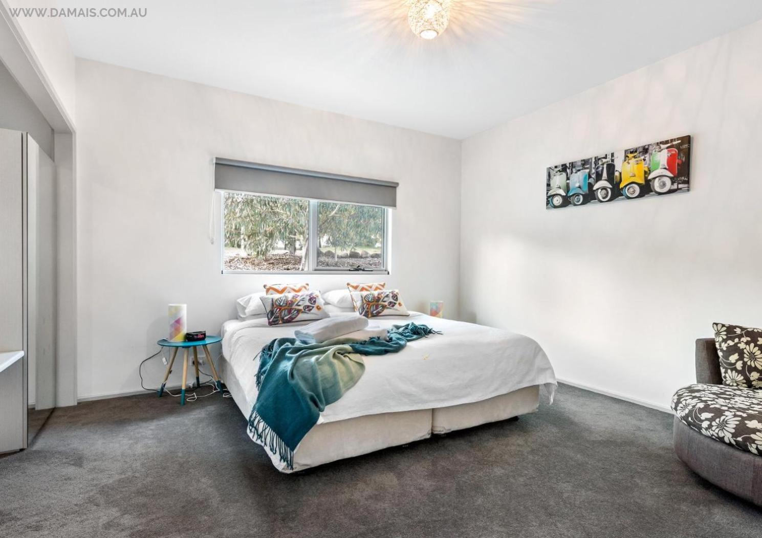 Damais - 4 king or 8 single beds WiFi, Netflix, Alexa, pet friendly