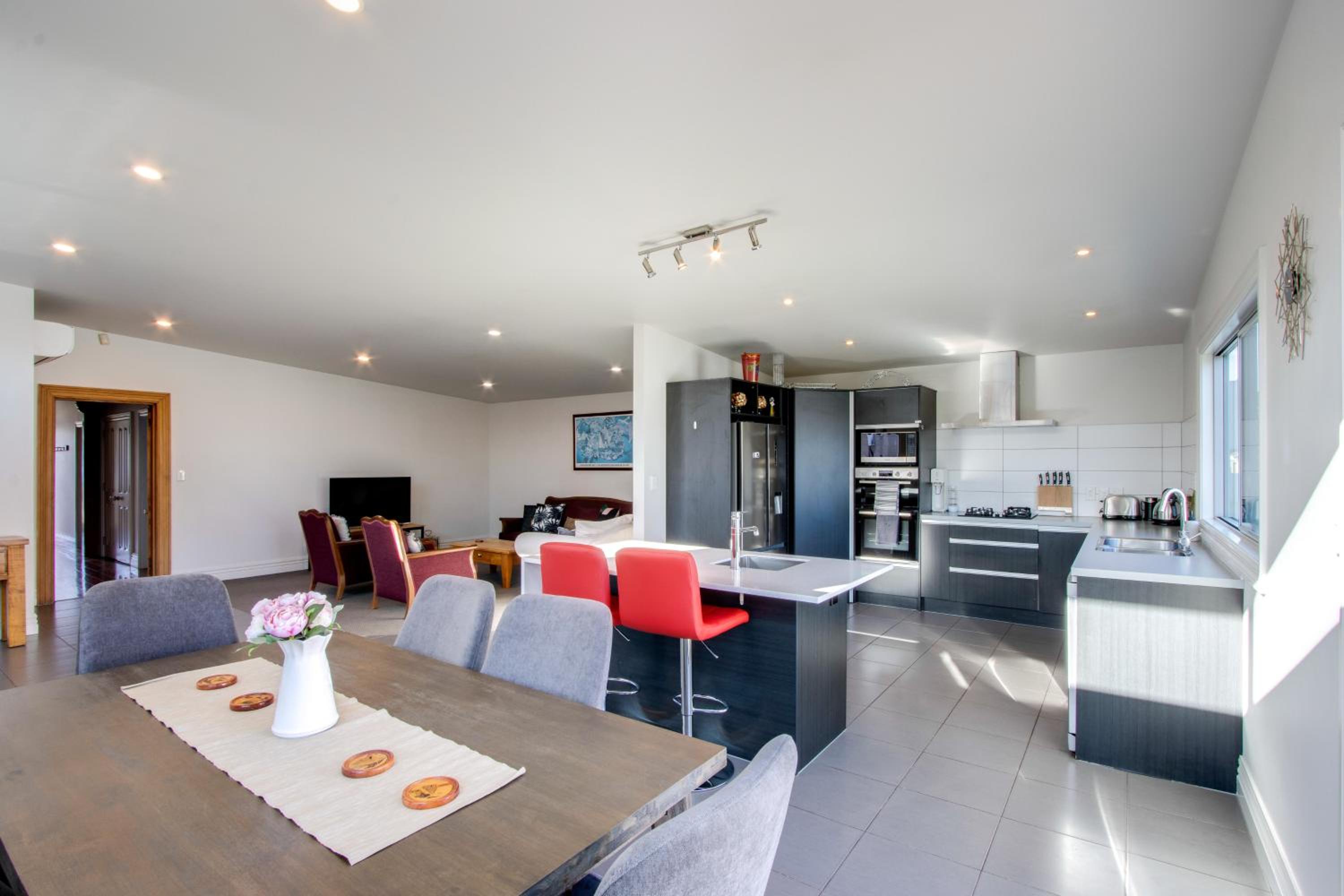 Coastal Villa - Napier Holiday Home view 4