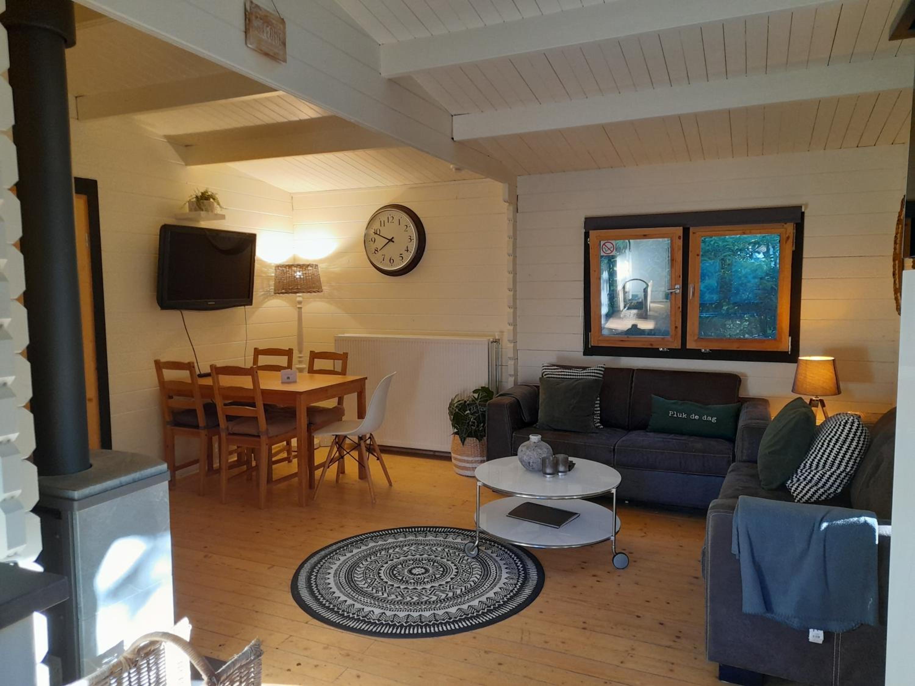 Carpe Diem, het ruime chalet met houtkachel nabij Wildlands Emmen
