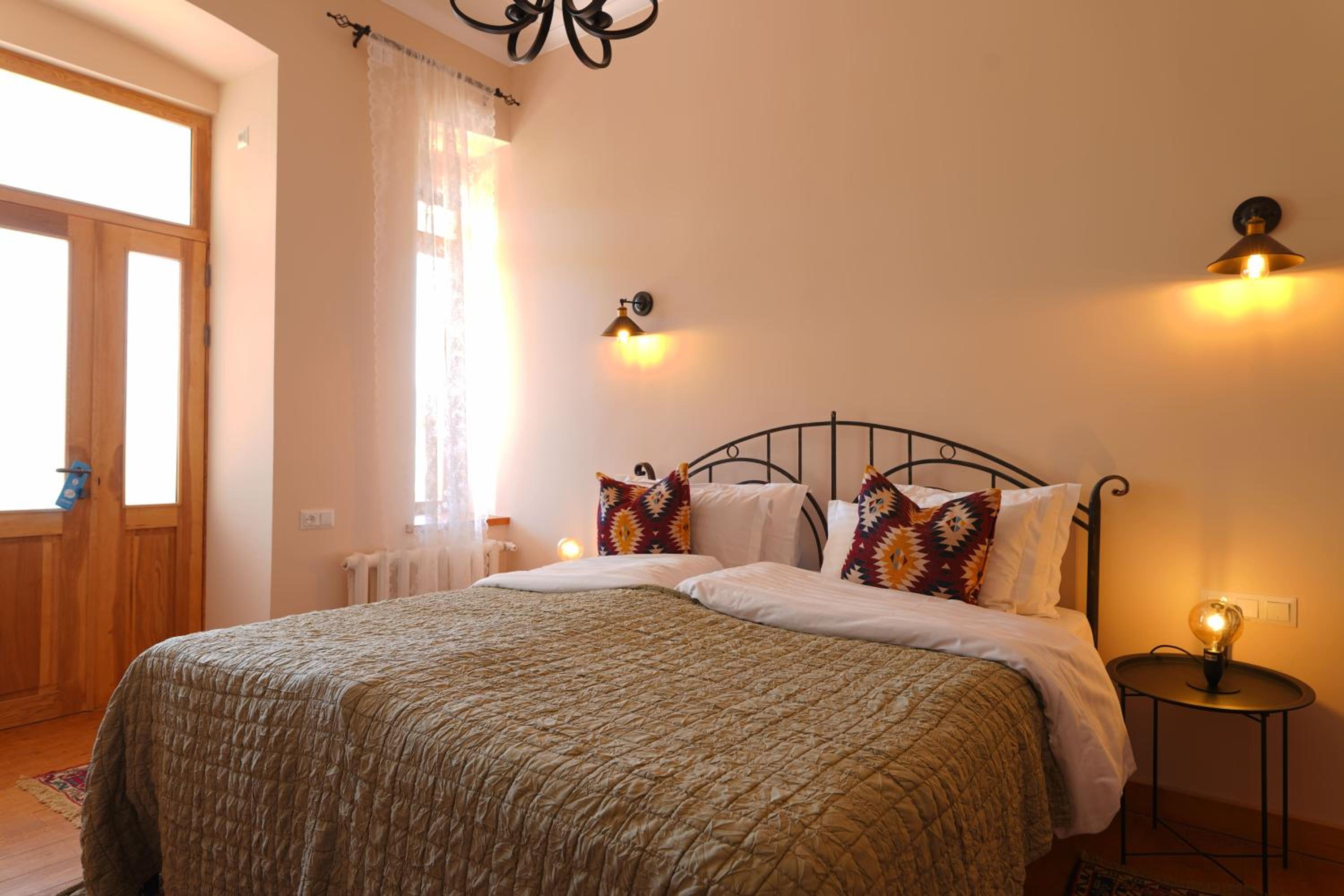 Toon Armeni Guest House