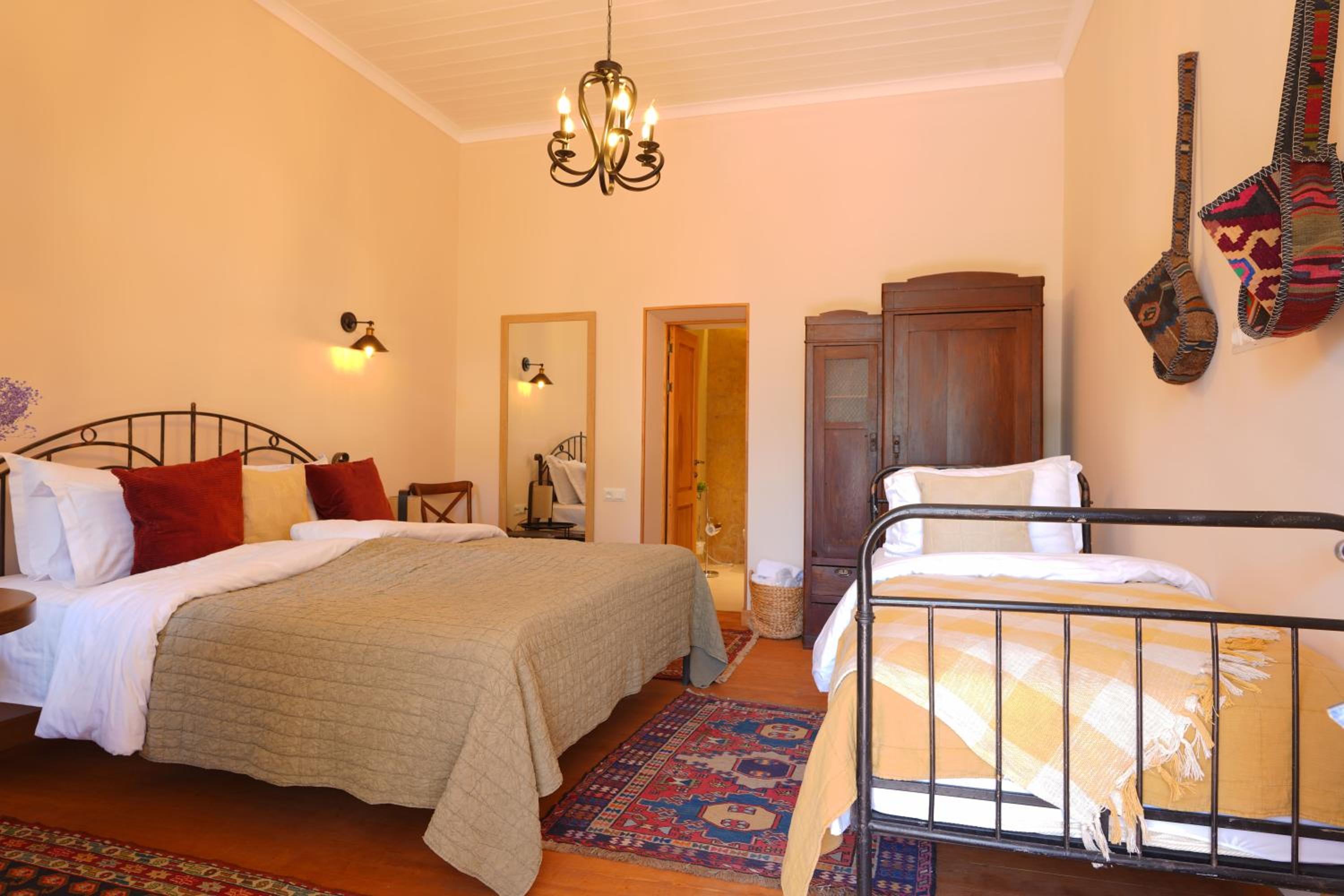 Toon Armeni Guest House