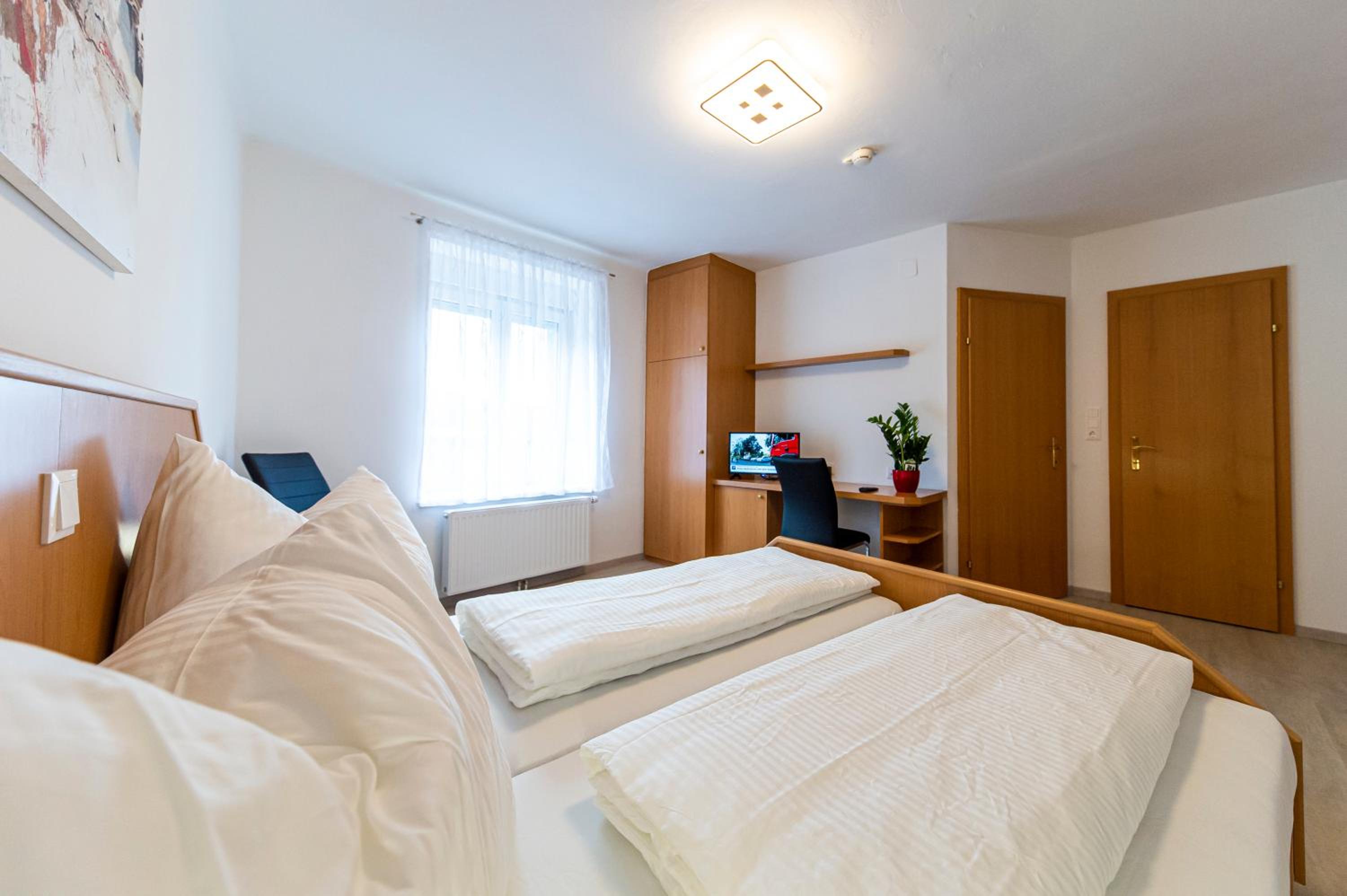 Zeltweg-Rooms