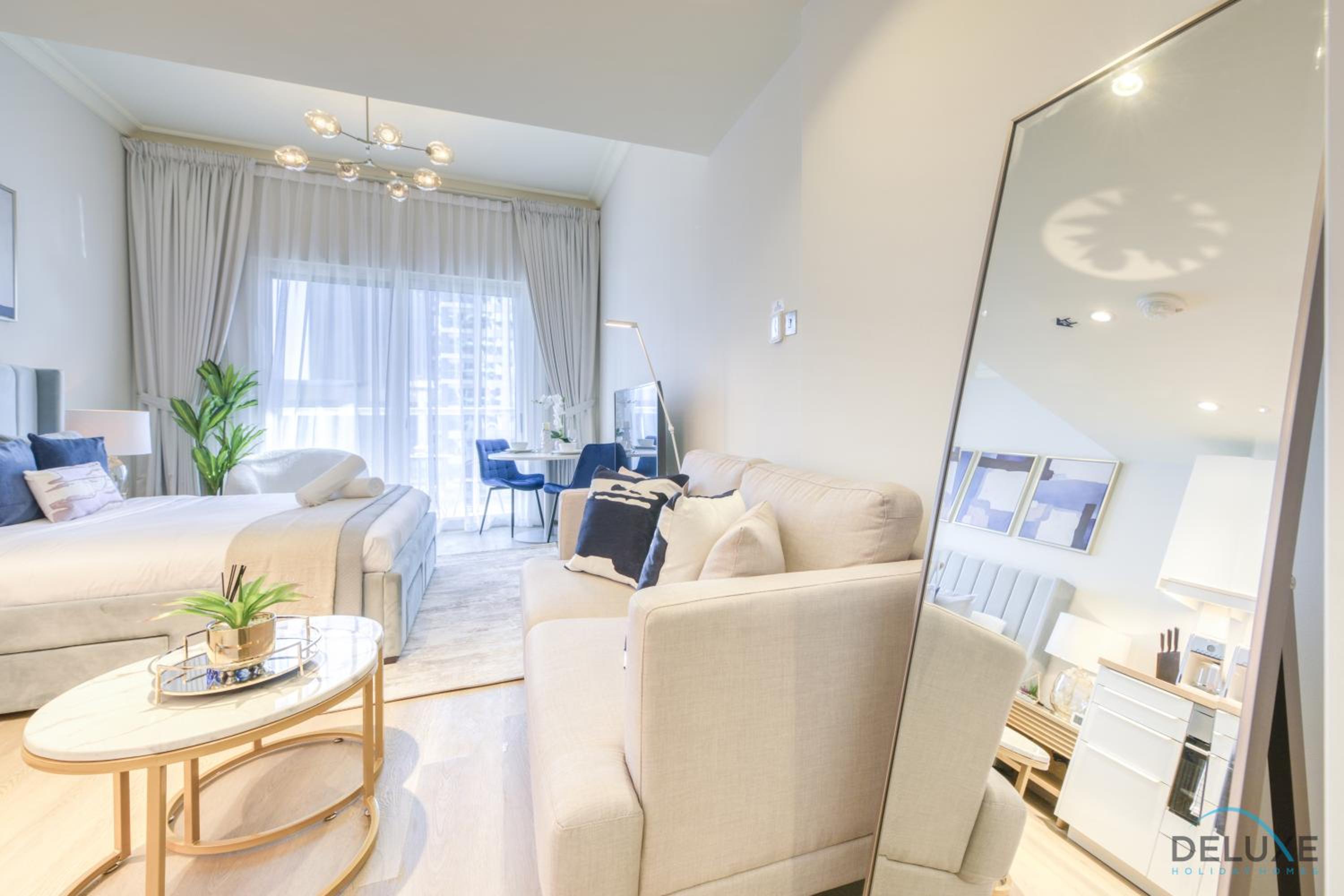 Stunning Studio at Marina Views A Dubai Marina by Deluxe Holiday Homes
