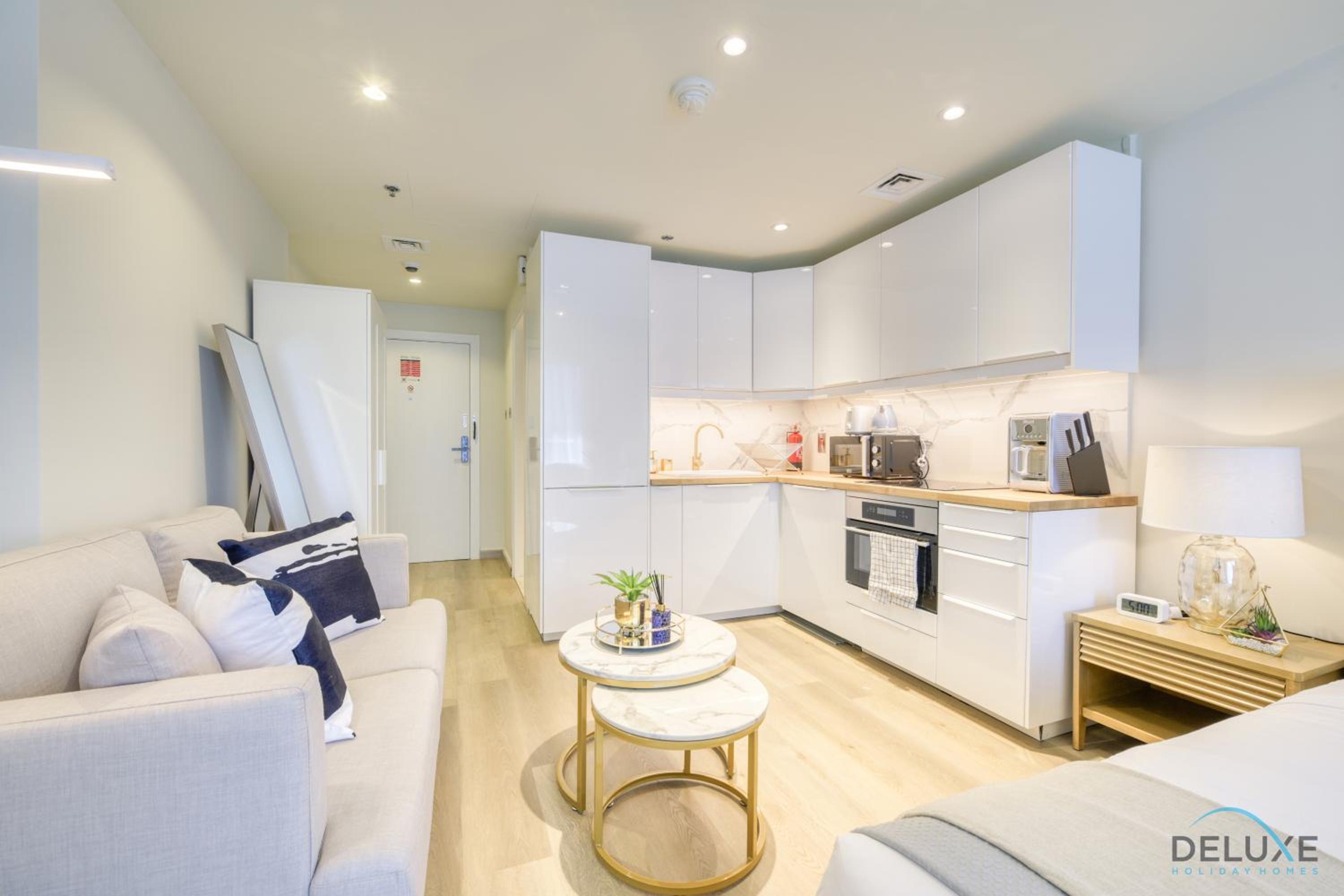 Stunning Studio at Marina Views A Dubai Marina by Deluxe Holiday Homes