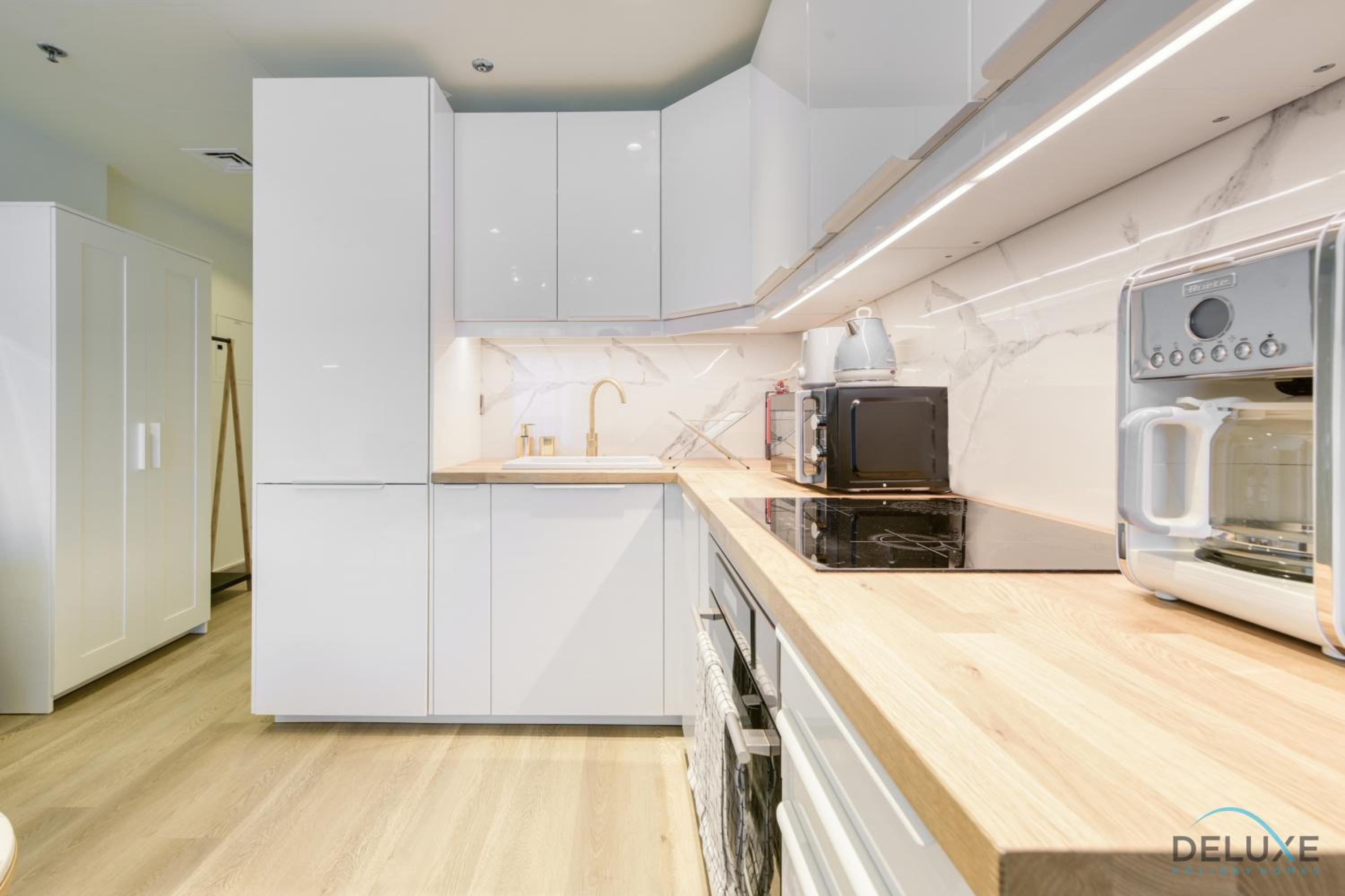 Stunning Studio at Marina Views A Dubai Marina by Deluxe Holiday Homes
