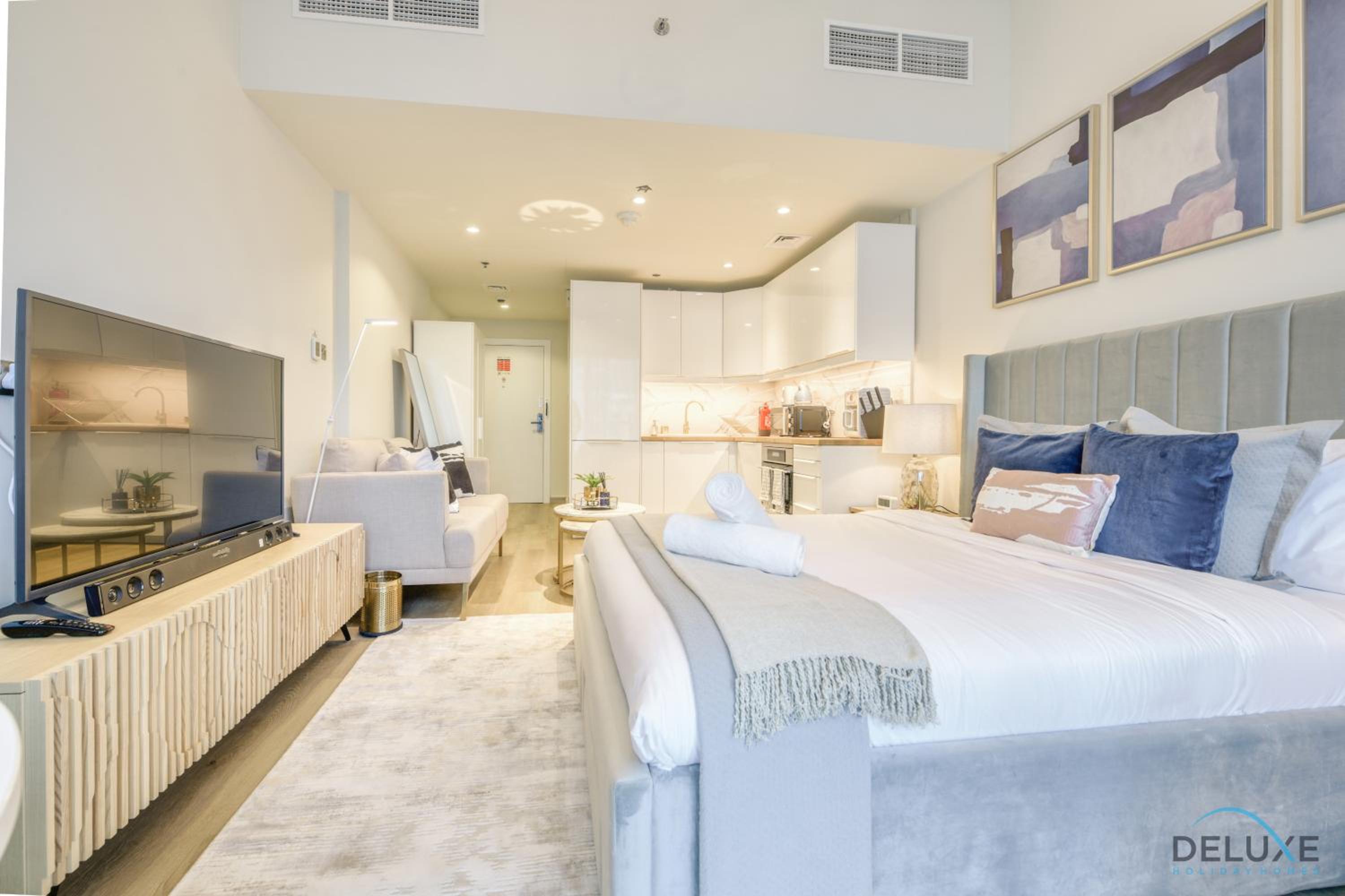 Stunning Studio at Marina Views A Dubai Marina by Deluxe Holiday Homes