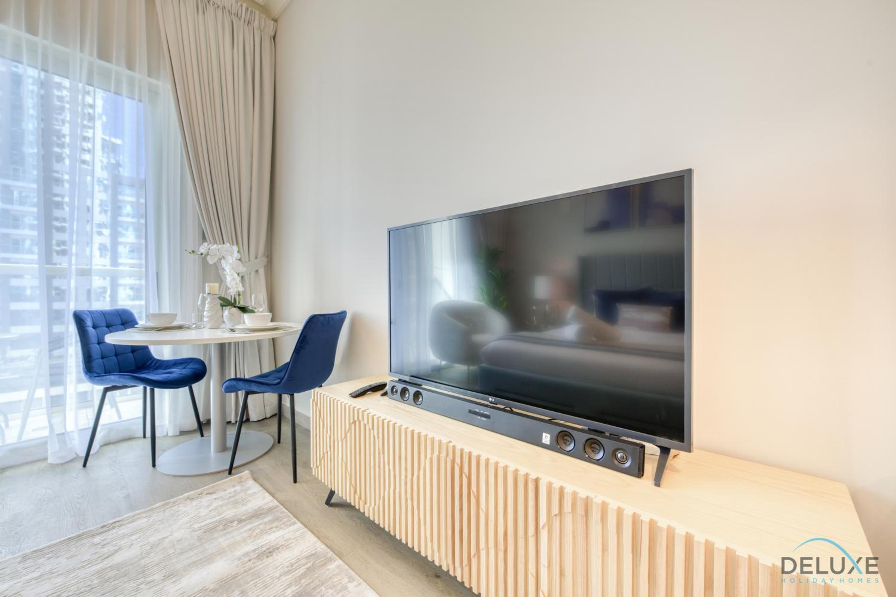 Stunning Studio at Marina Views A Dubai Marina by Deluxe Holiday Homes