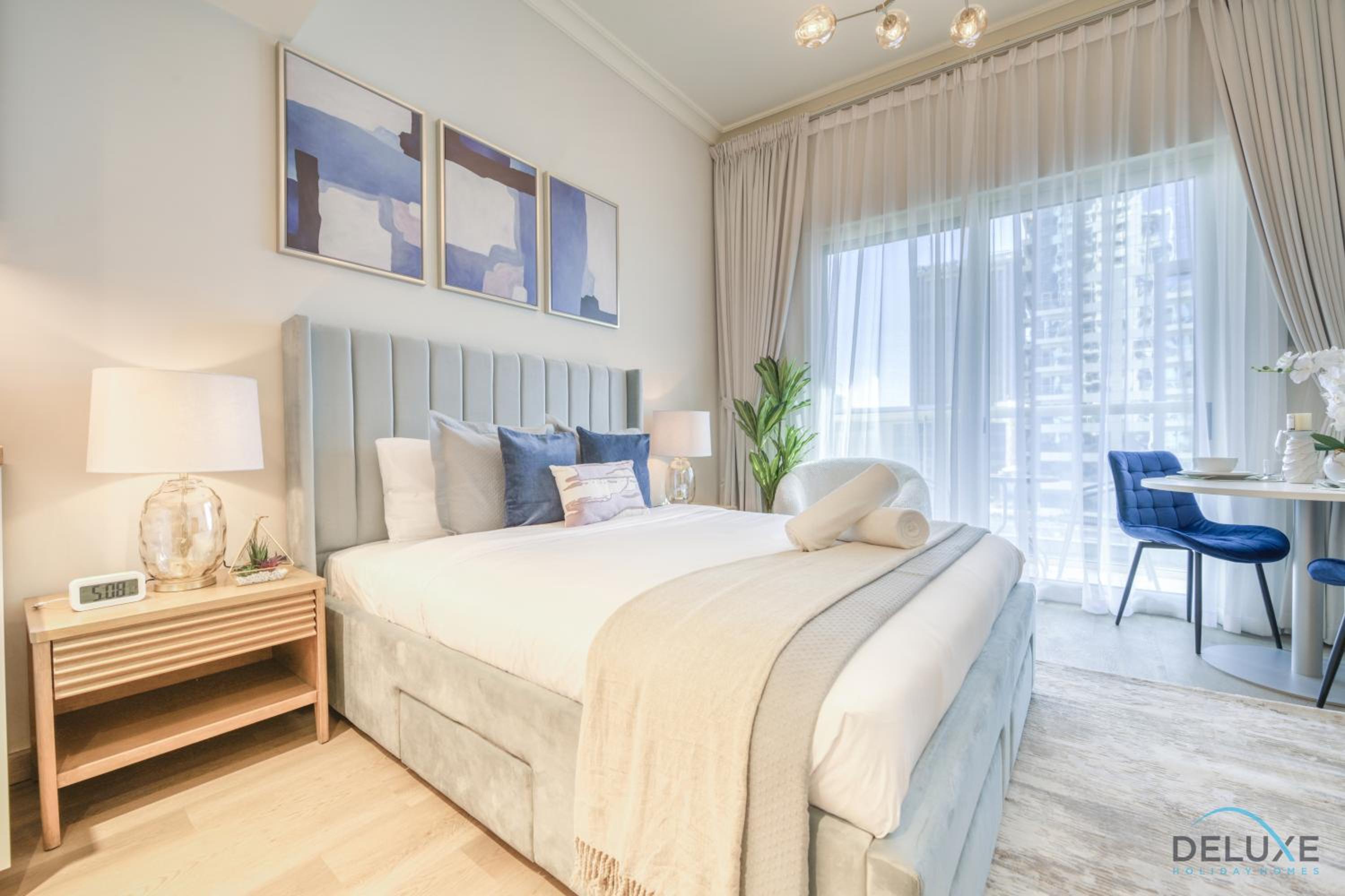 Stunning Studio at Marina Views A Dubai Marina by Deluxe Holiday Homes