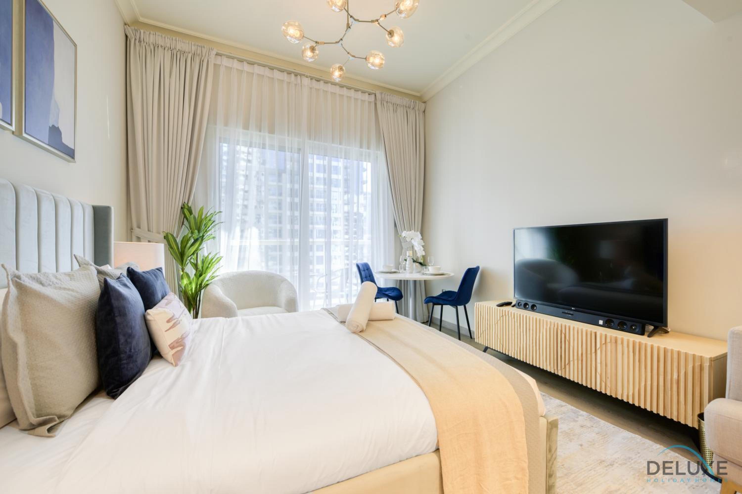 Stunning Studio at Marina Views A Dubai Marina by Deluxe Holiday Homes