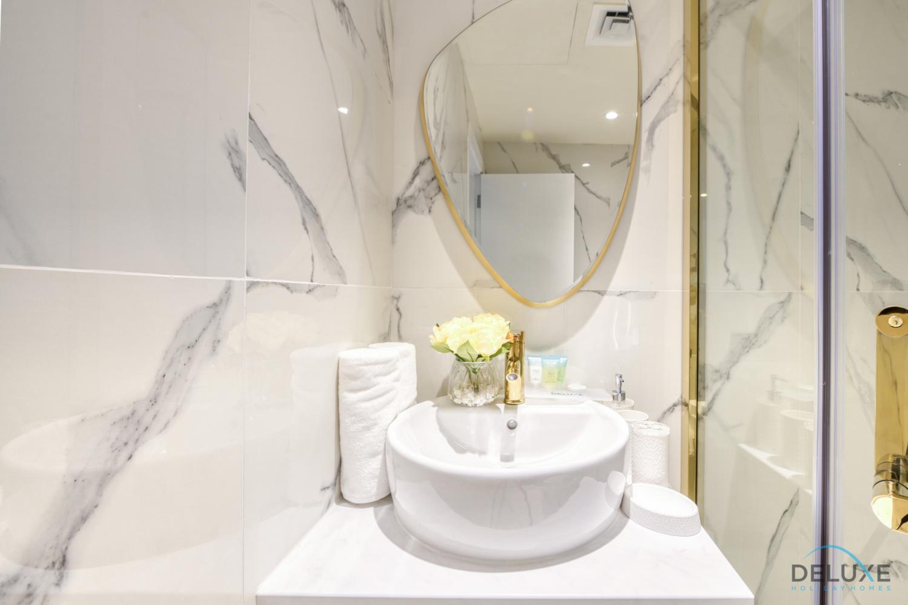 Stunning Studio at Marina Views A Dubai Marina by Deluxe Holiday Homes